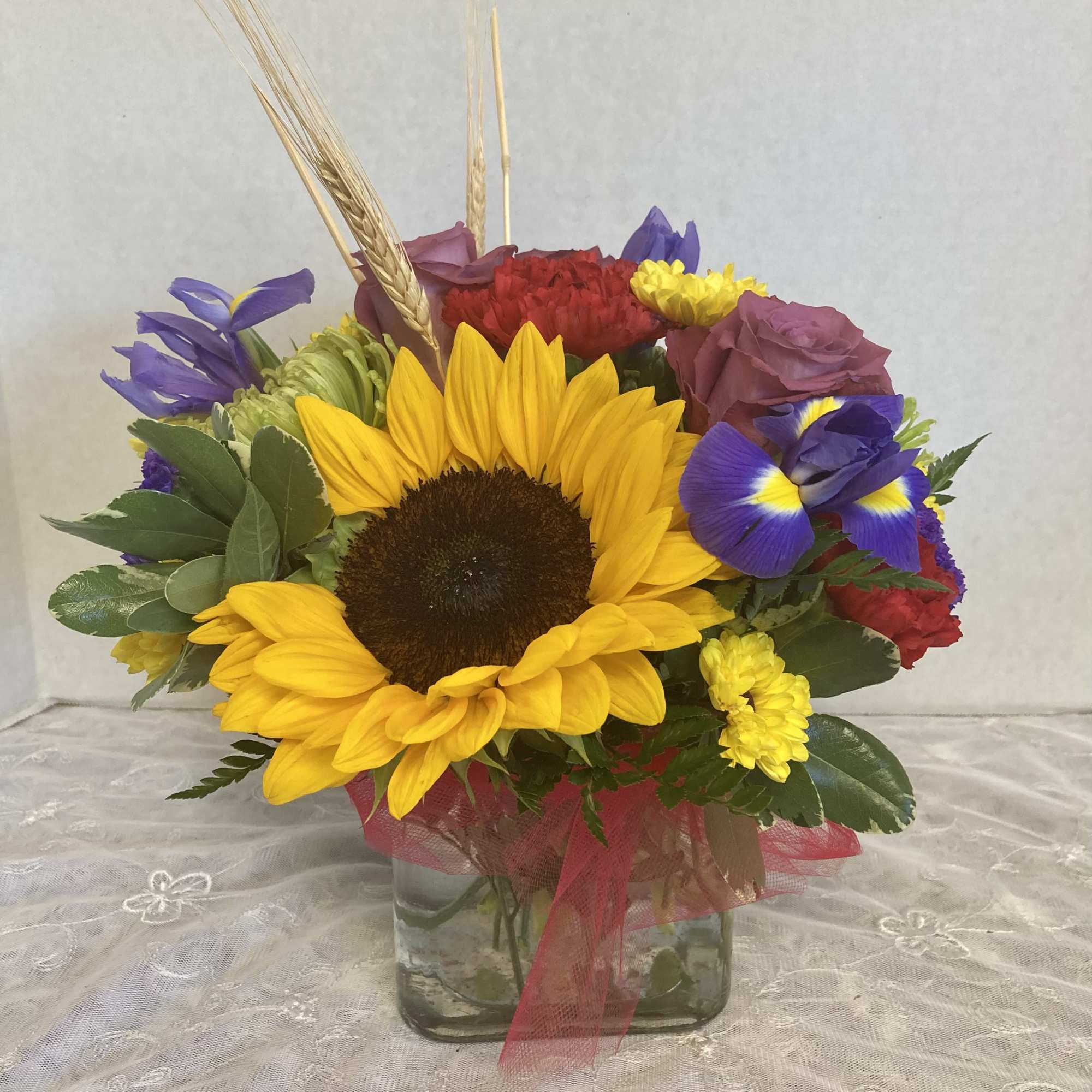 Low &amp; lush design with all the best of fall! Send some