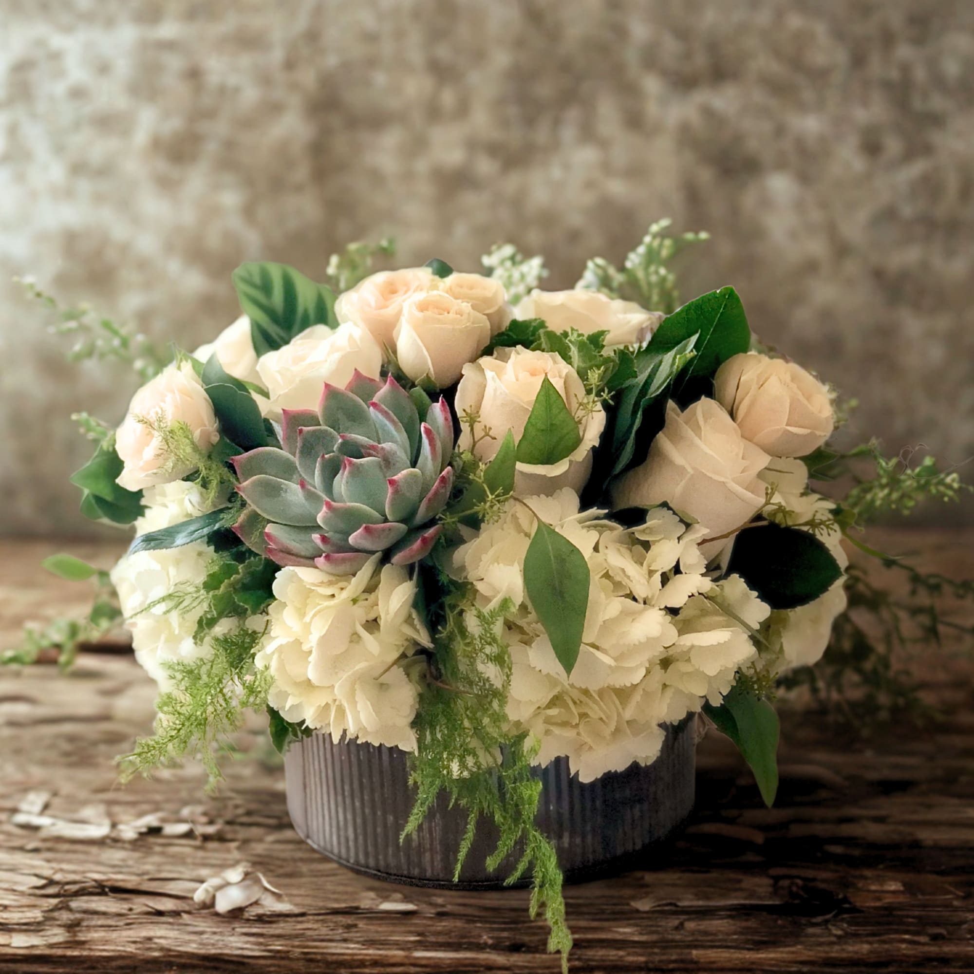 Roses &amp; Succulents Arrangement &ndash; Rustic Charm Meets Modern Elegance
The Roses &amp;
