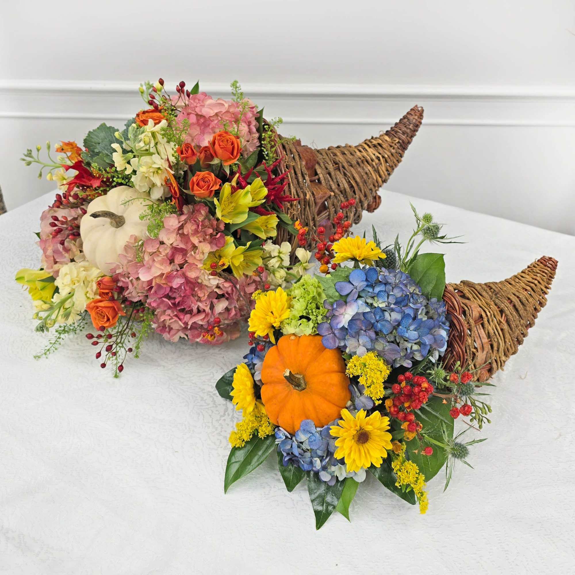 Have a festive thanksgiving this year with this classic cornucopia arrangement. 
