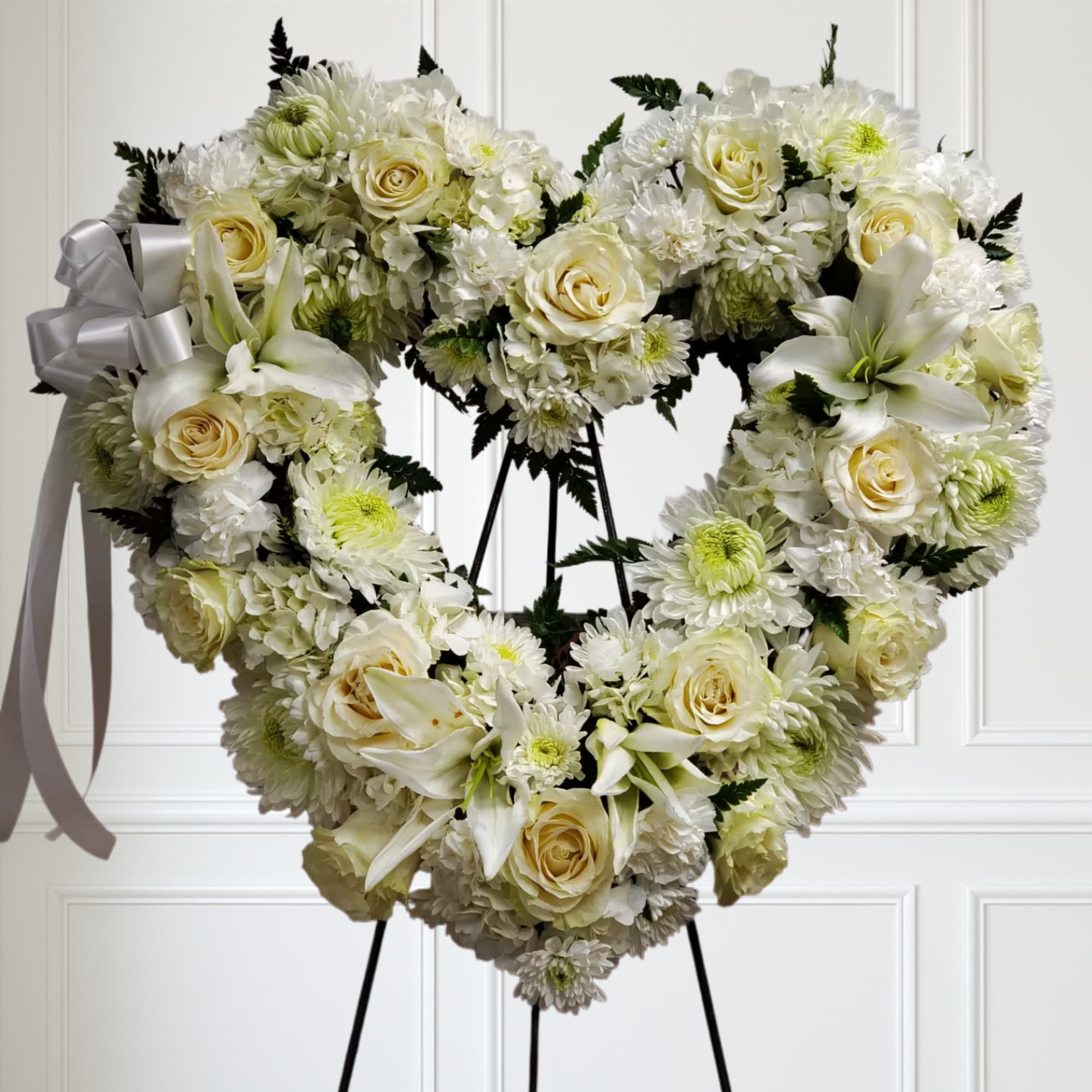 An all white tribute, this heart shaped easel shows your everlasting love.
