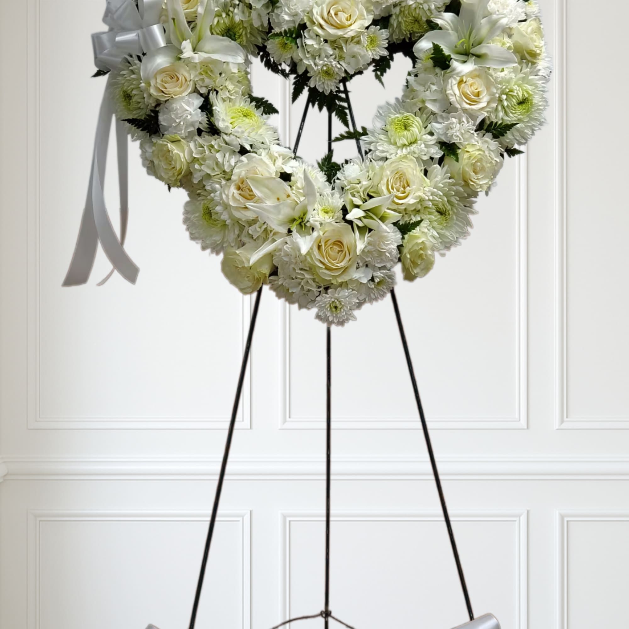 An all white tribute, this heart shaped easel shows your everlasting love.