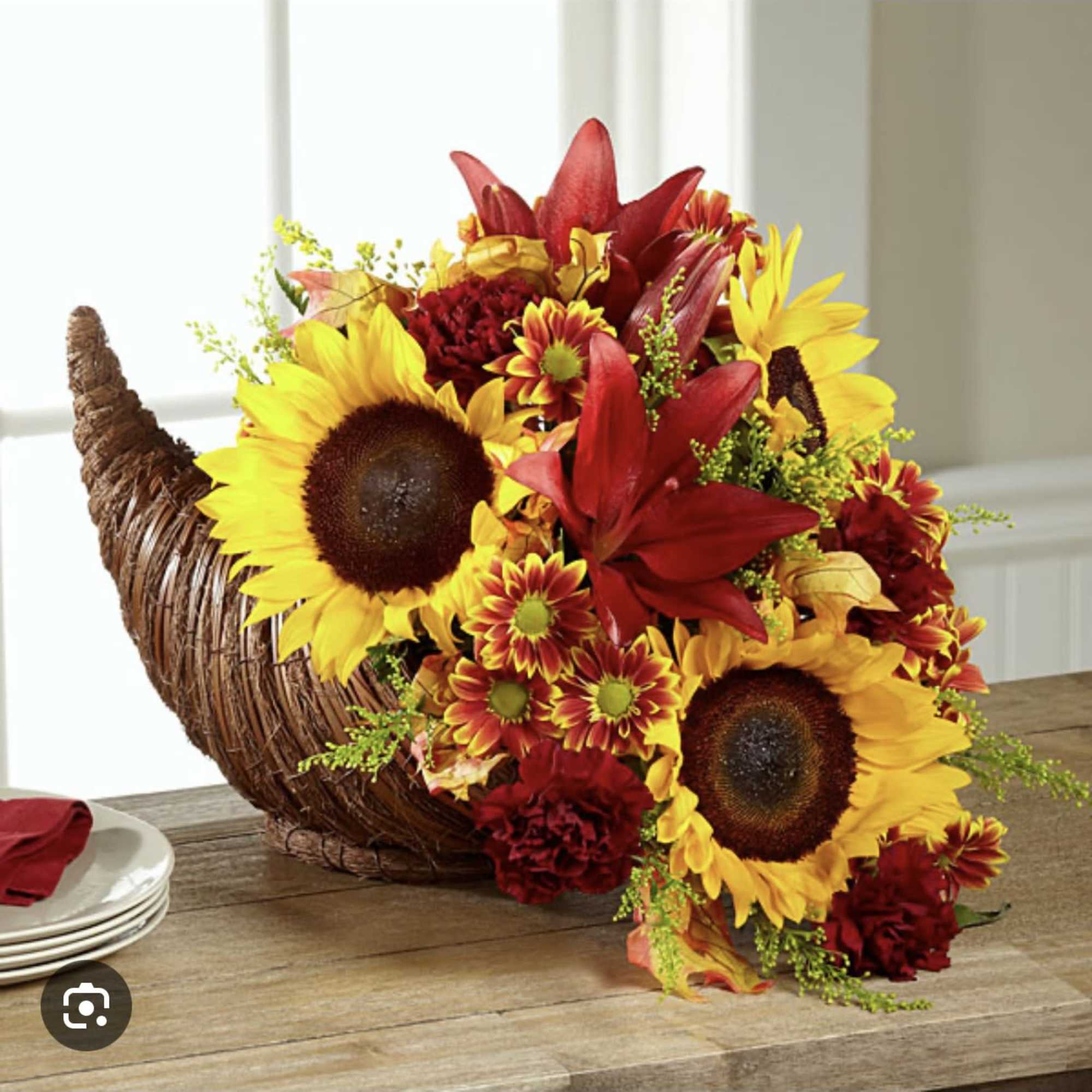 Fancy arum cornucopias with defferents types of flowers perfect for u events