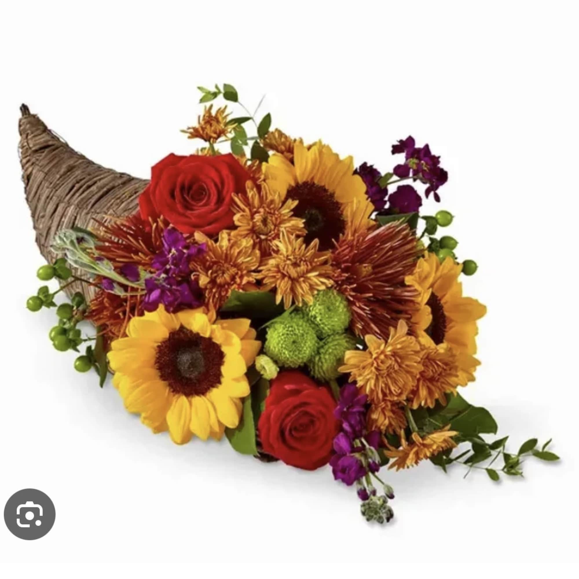 Fancy arum cornucopias with defferents types of flowers perfect for u events