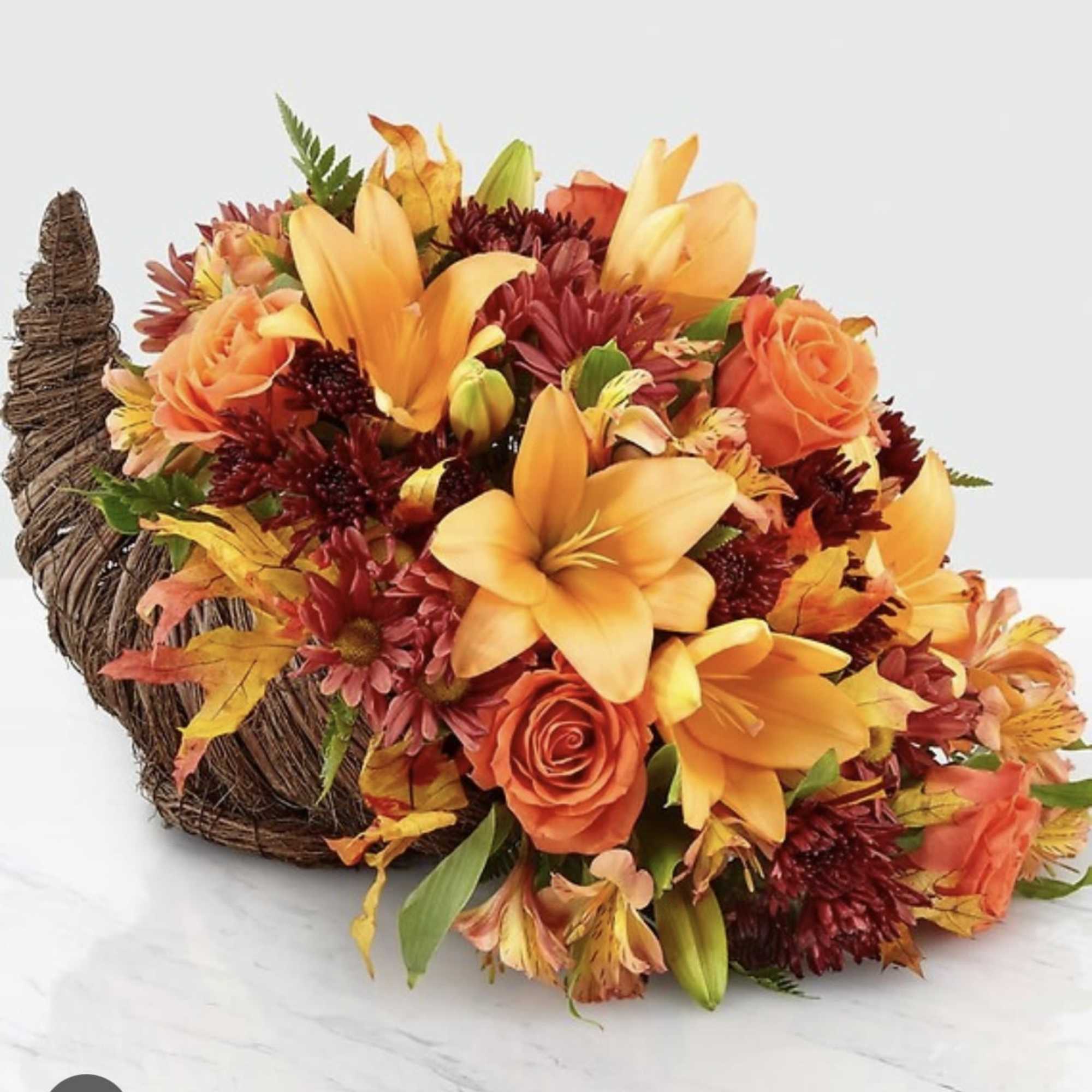 Fancy arum cornucopias with defferents types of flowers perfect for u events
