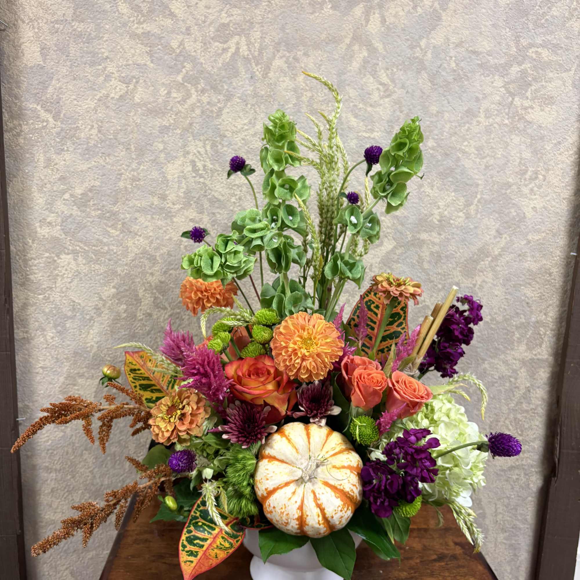 Recipe: Seasonal Dahlias, Bells of Ireland, Dianthus, Zinnias, Amaranthus, Spray Roses, Roses