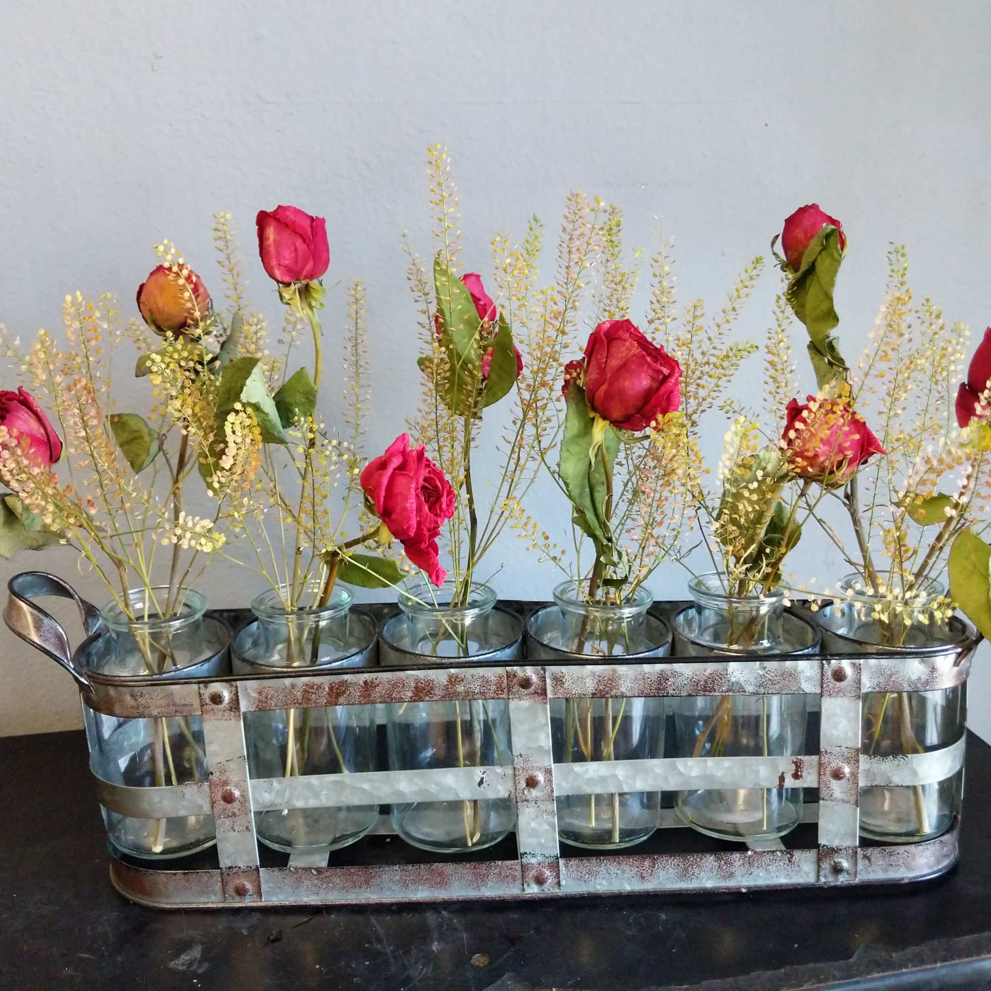  A beautiful dried flower arrangement that is sure to WOW! This
