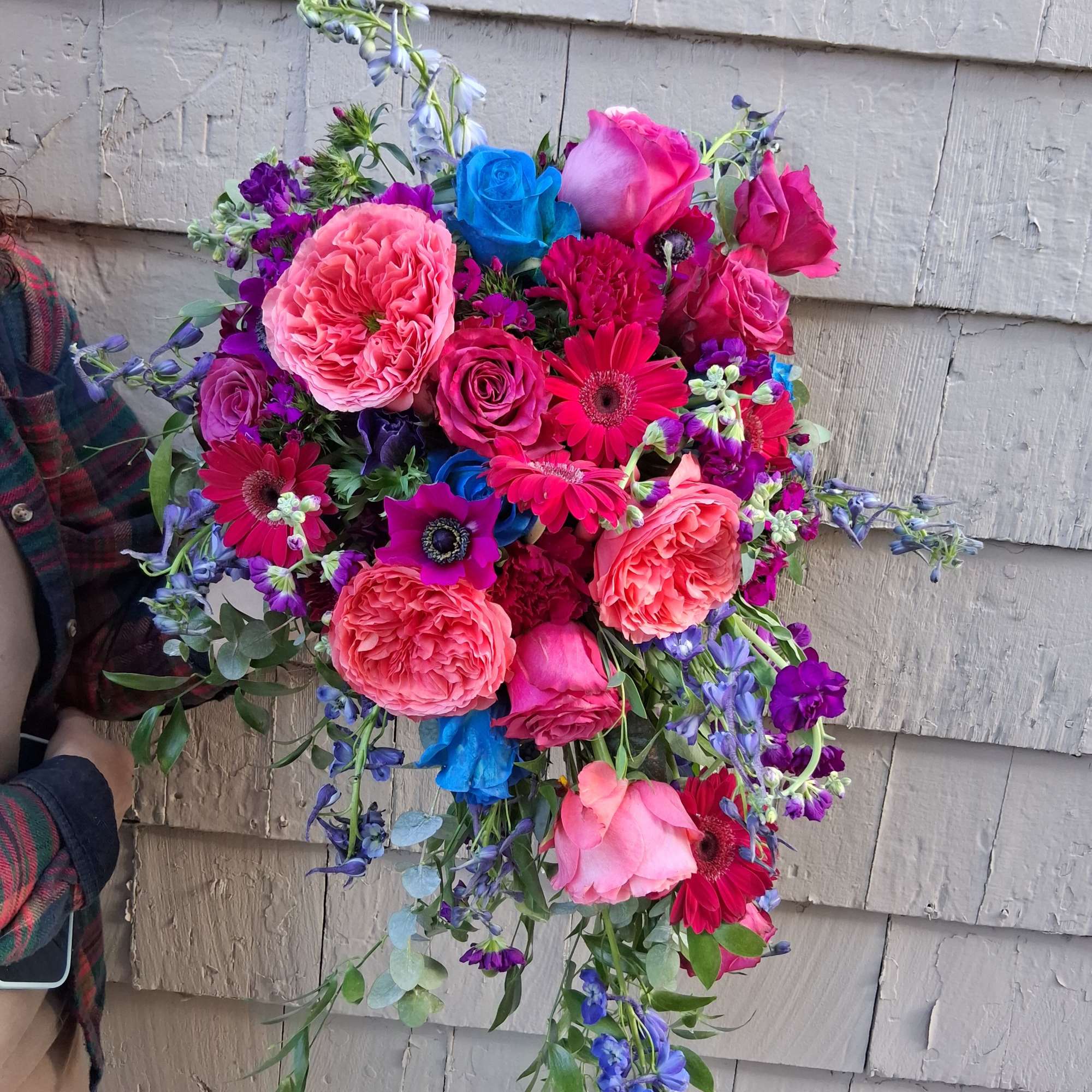 Bright and beautiful Juels colors of hot pink, burgundy and dark blue