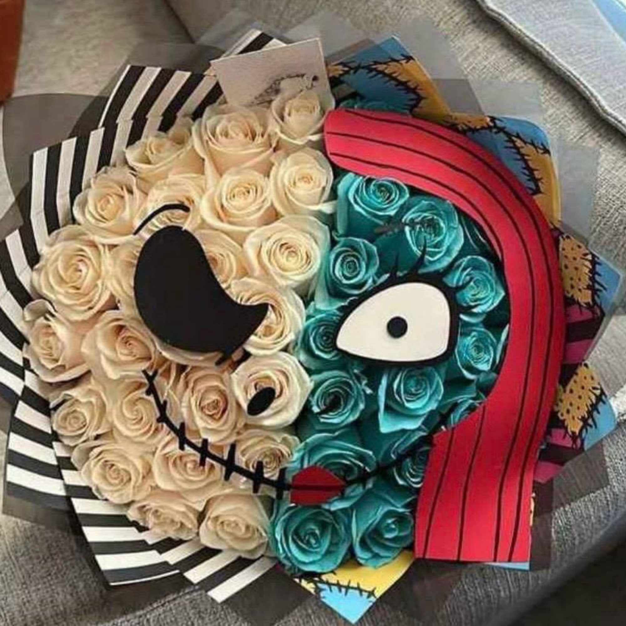 Buchon de 50 rosas elaborada con tematica del extra&ntilde;o mundo de Jack