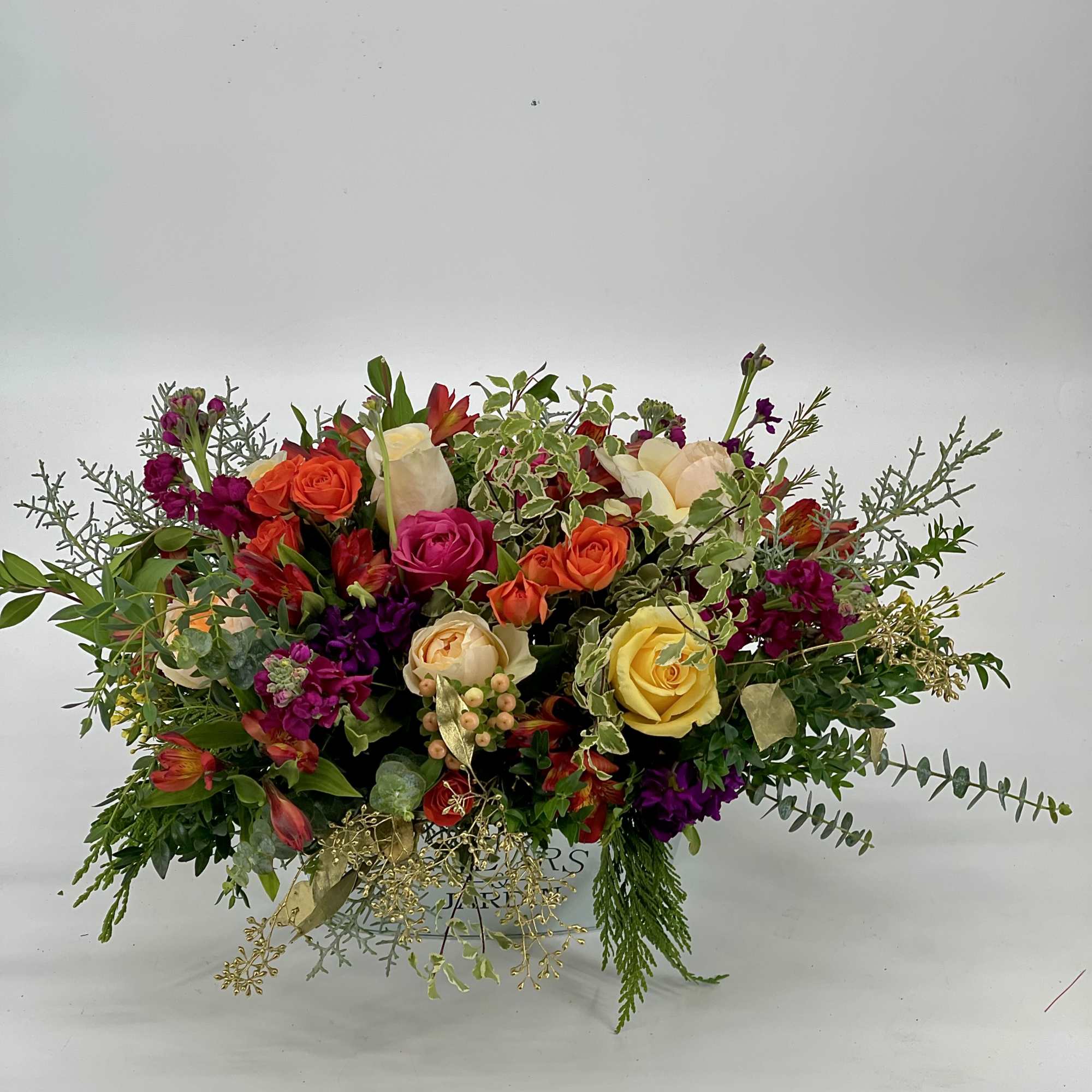 Great as a centerpiece.
These flowers will brighten up your evening!
Colors and types