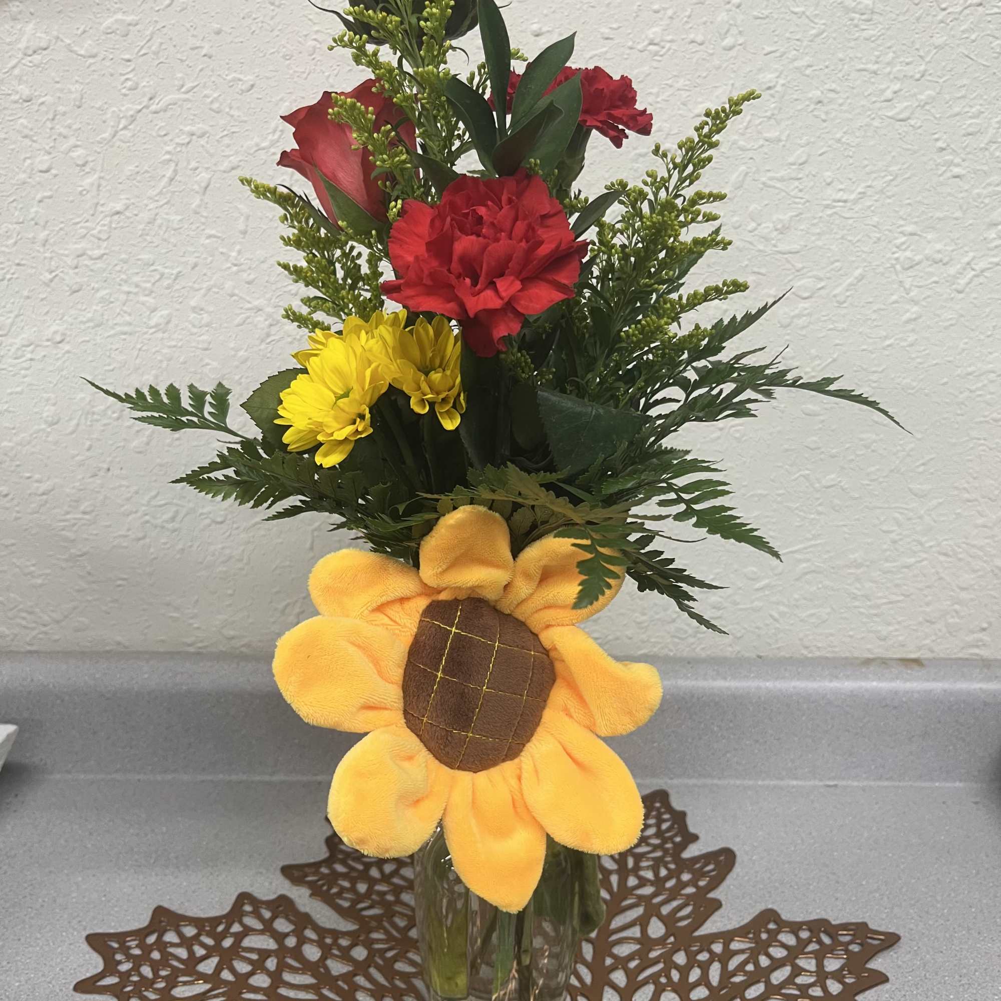 Need something sweet and simple?
This fun little falls arrangement is sure to