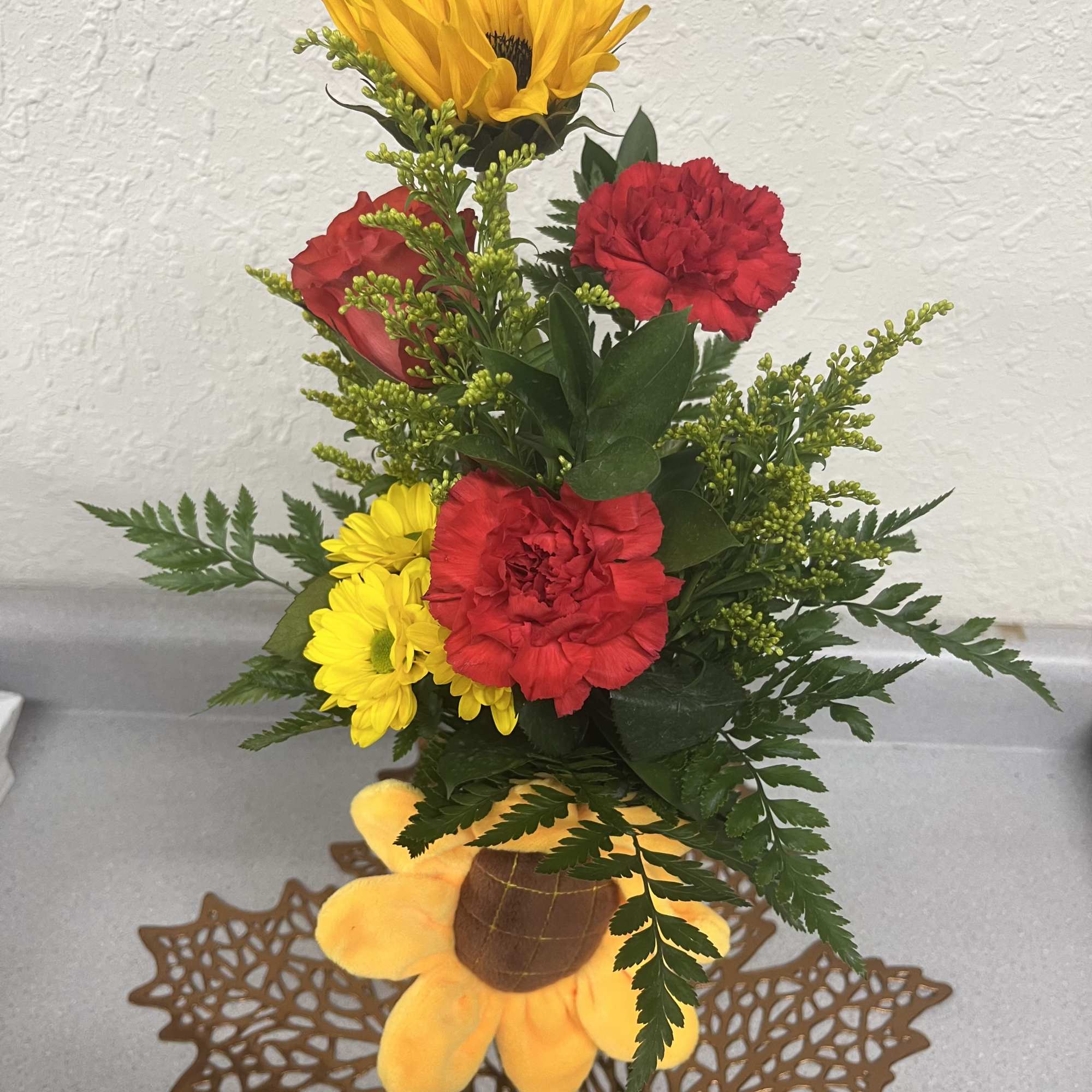 Need something sweet and simple?
This fun little falls arrangement is sure to