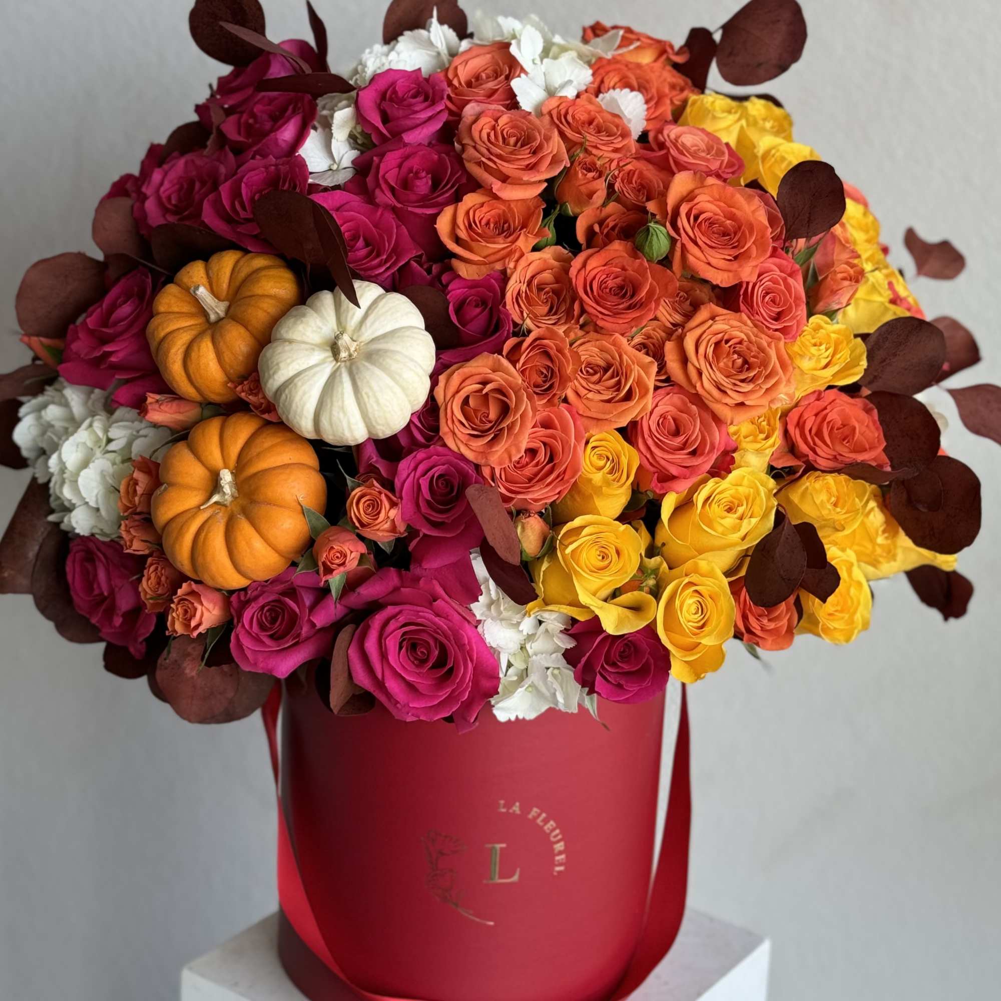 This romantic arrangement captures the essence of fall&rsquo;s warmth and beauty. Featuring