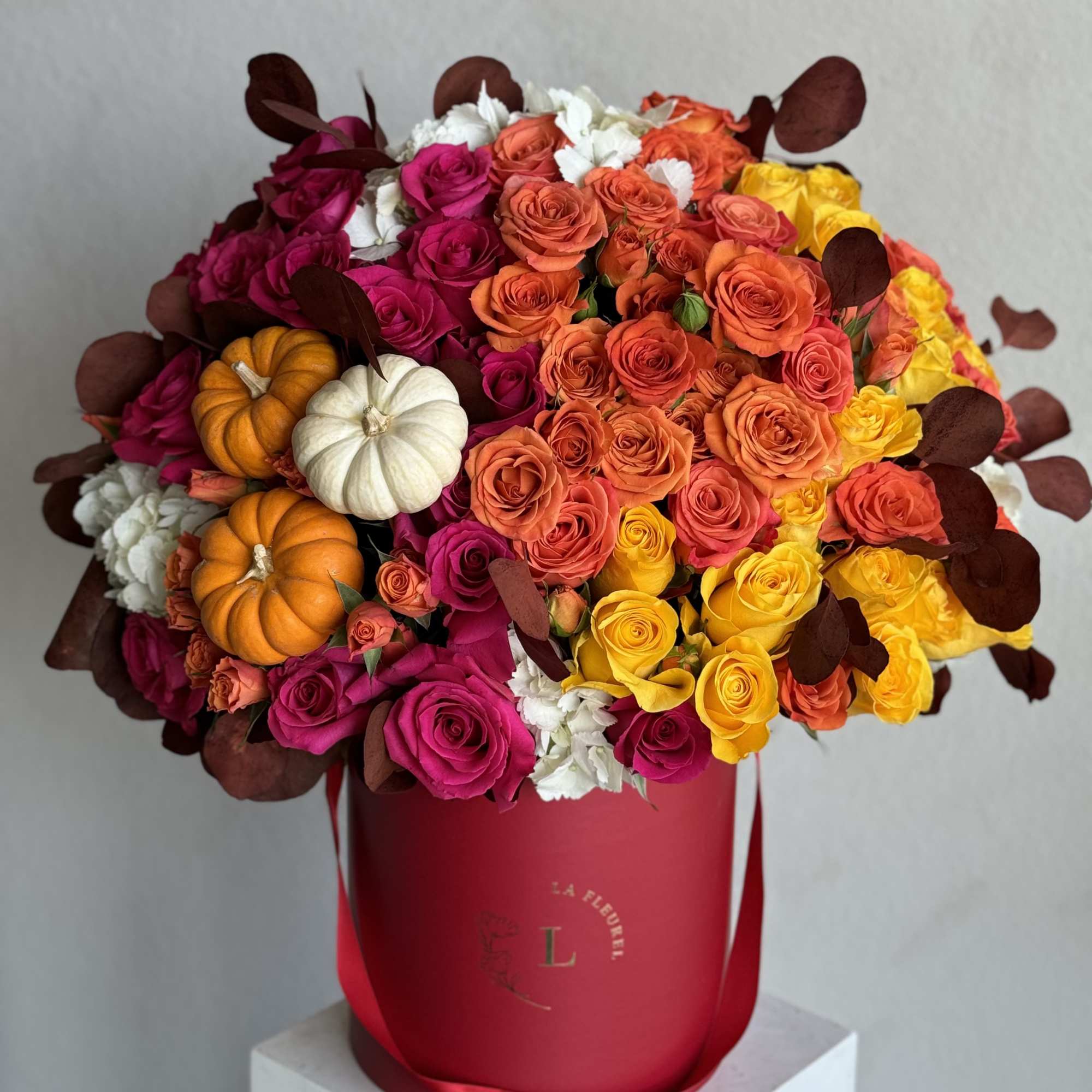 This romantic arrangement captures the essence of fall&rsquo;s warmth and beauty. Featuring