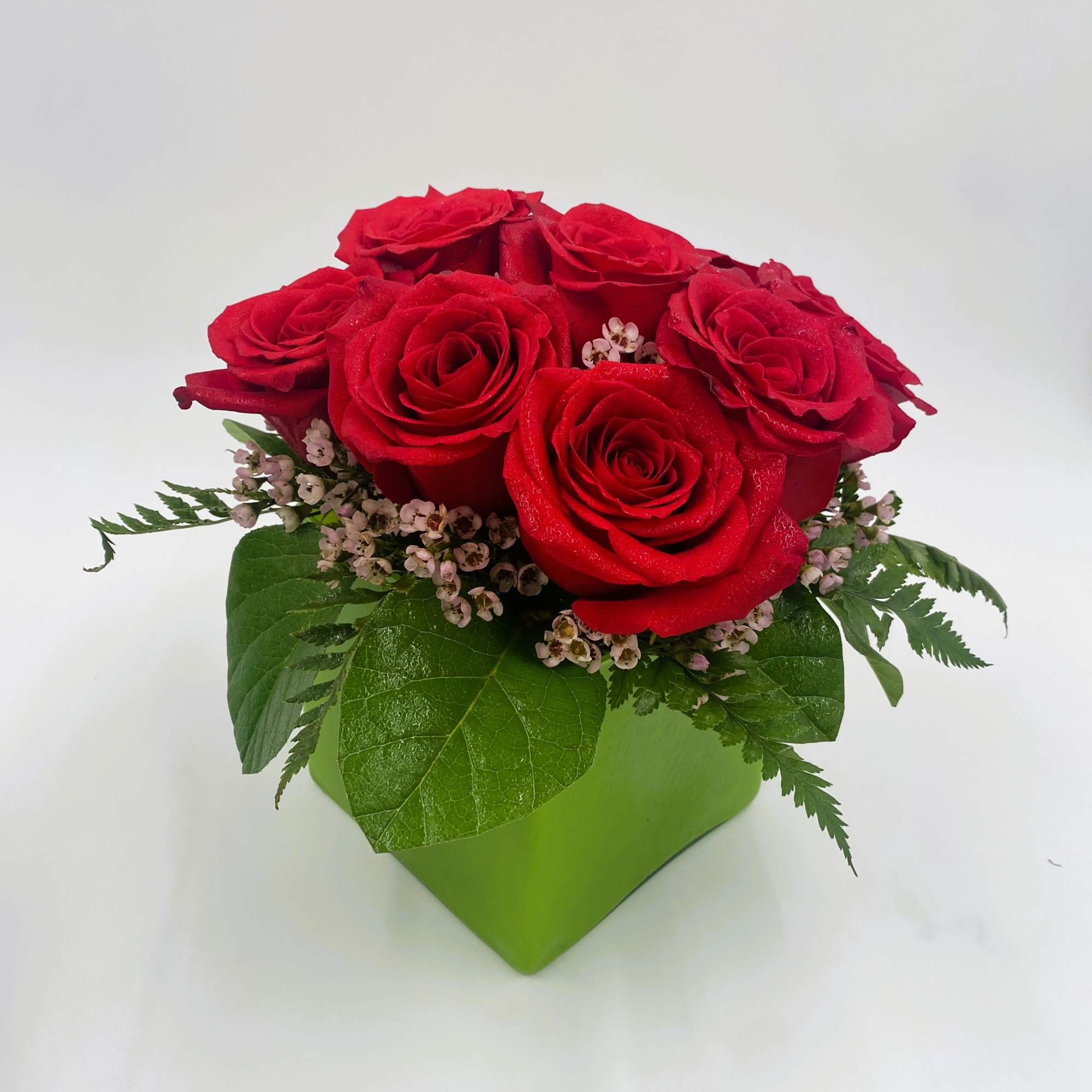 A modern twist on timeless roses, this pav&eacute; design features lush blooms