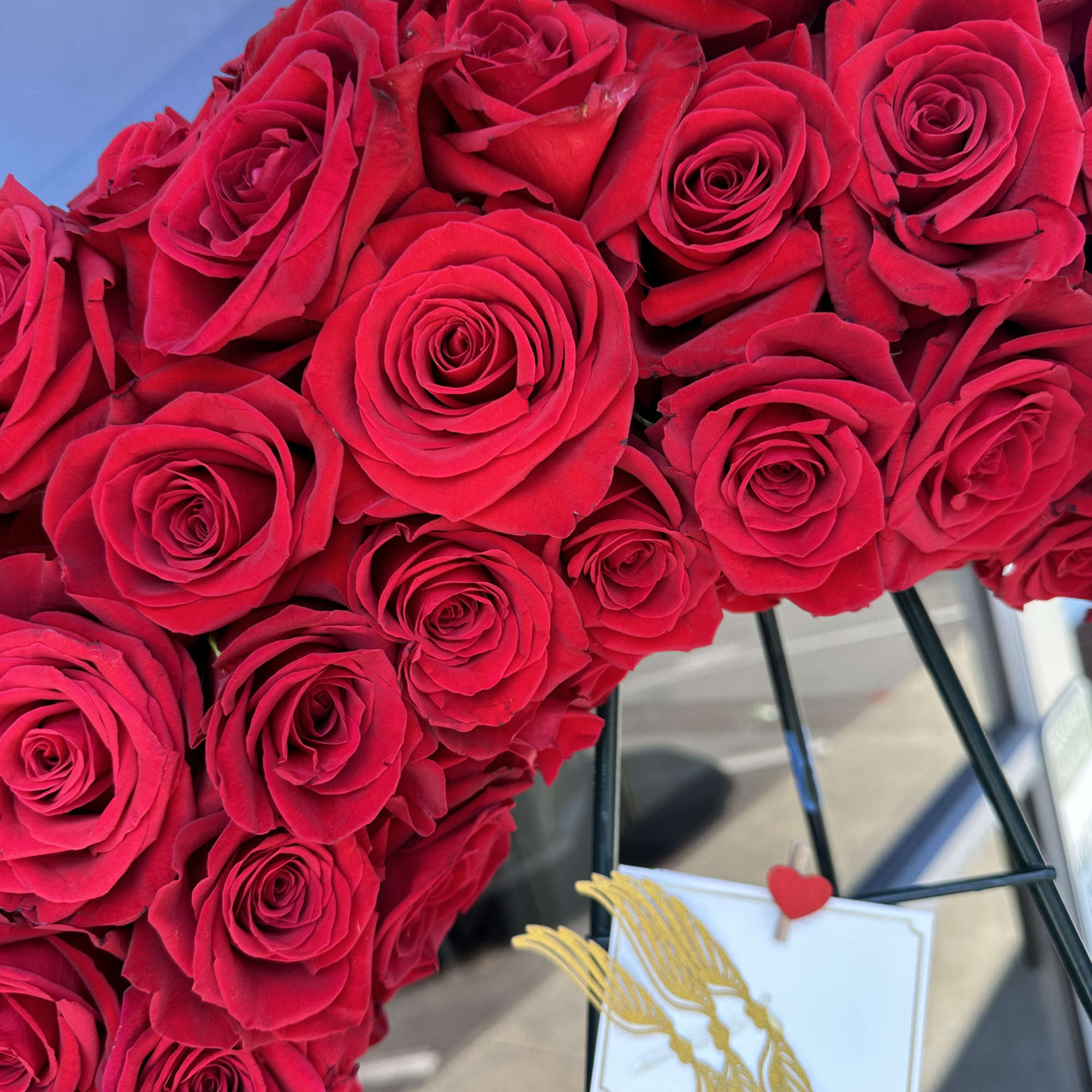 A beautiful white and green tribute wreath that calms, this easel arrangement