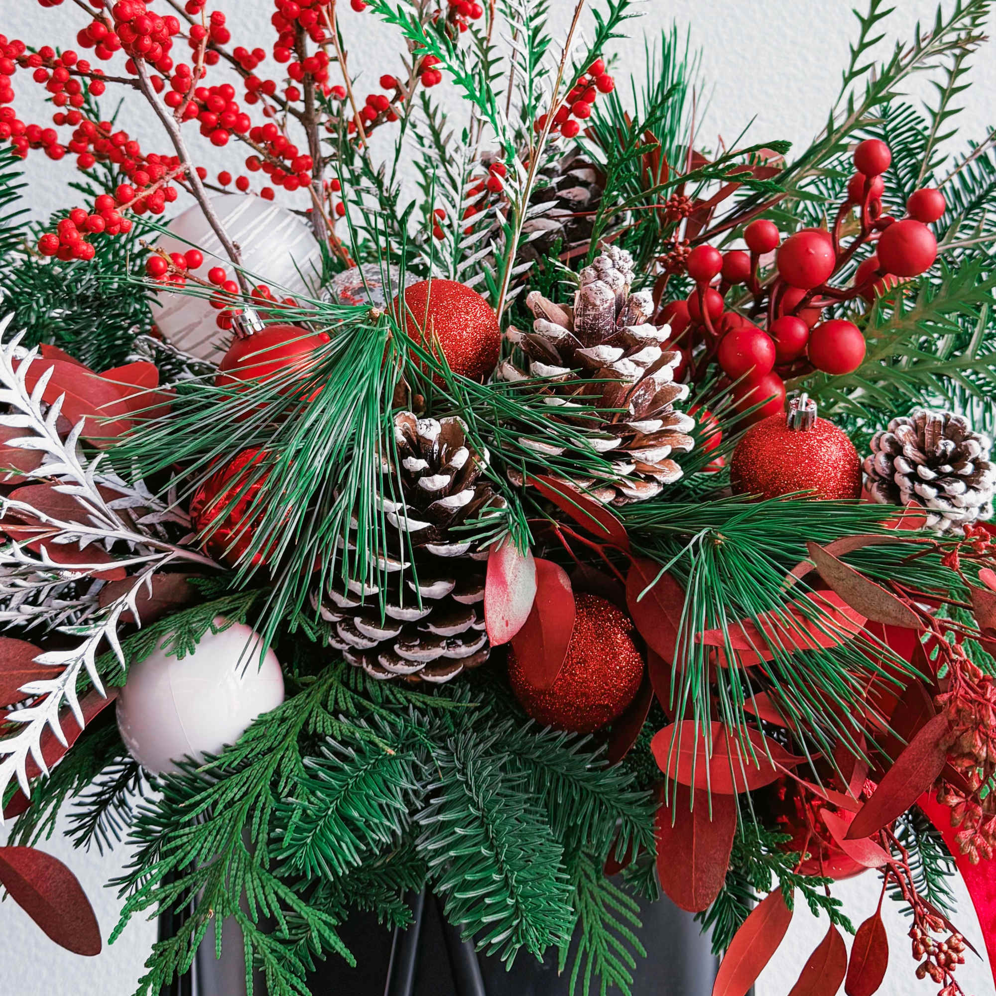 This breathtaking Christmas bouquet captures the essence of winter festivities with its This breathtaking Christmas bouquet captures the essence of winter festivities with its