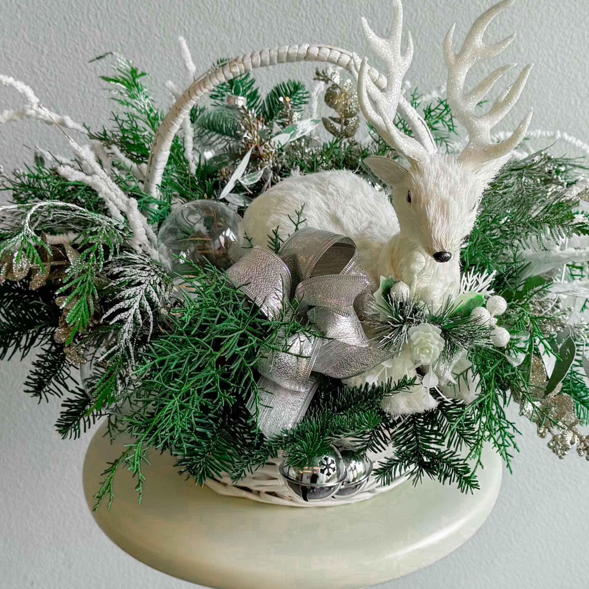 This Christmas bouquet feels like a magical forest captured in winter’s quiet This Christmas bouquet feels like a magical forest captured in winter’s quiet