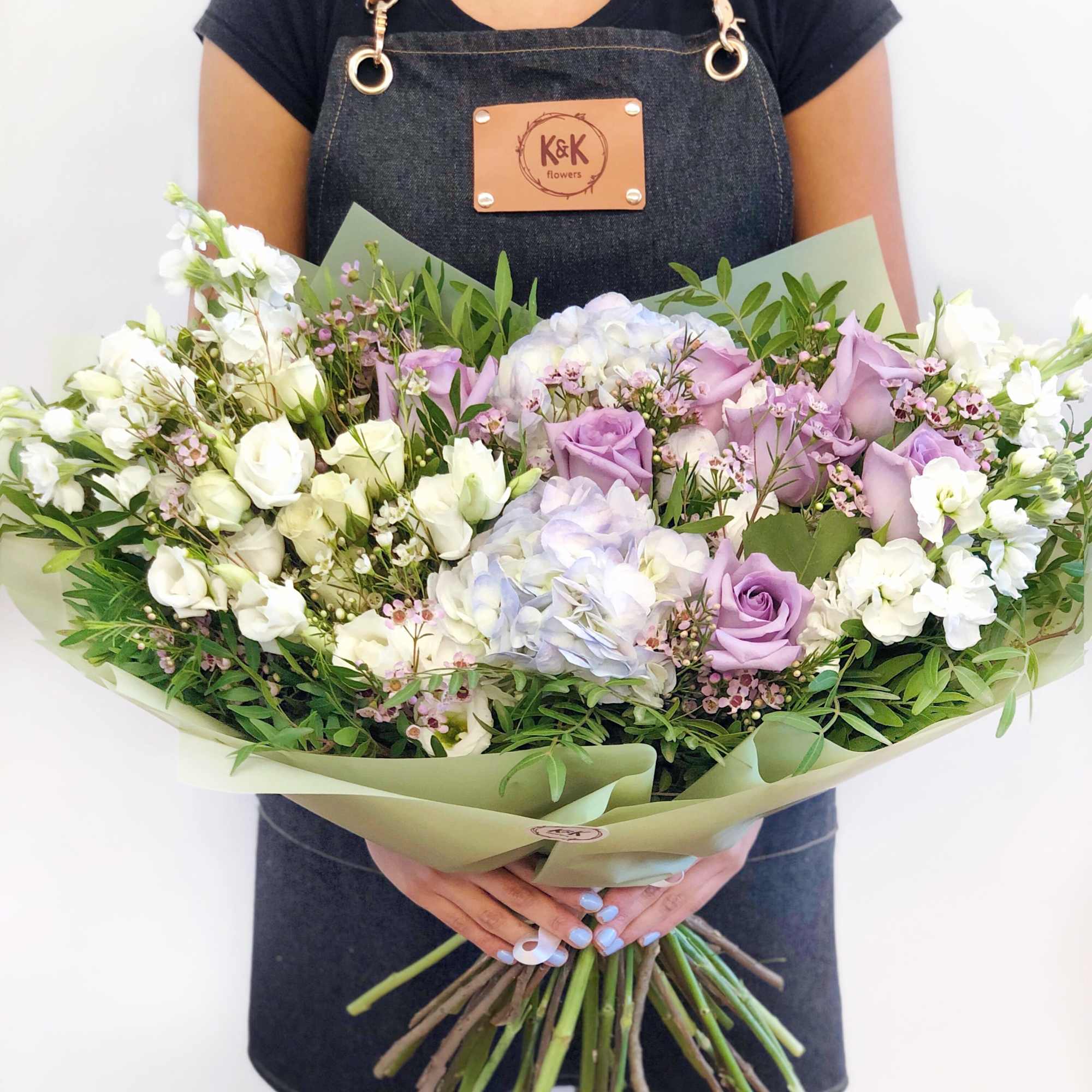 Mixed flowers bouquet, from romantic and gentle to an edgy and interesting Mixed flowers bouquet, from romantic and gentle to an edgy and interesting