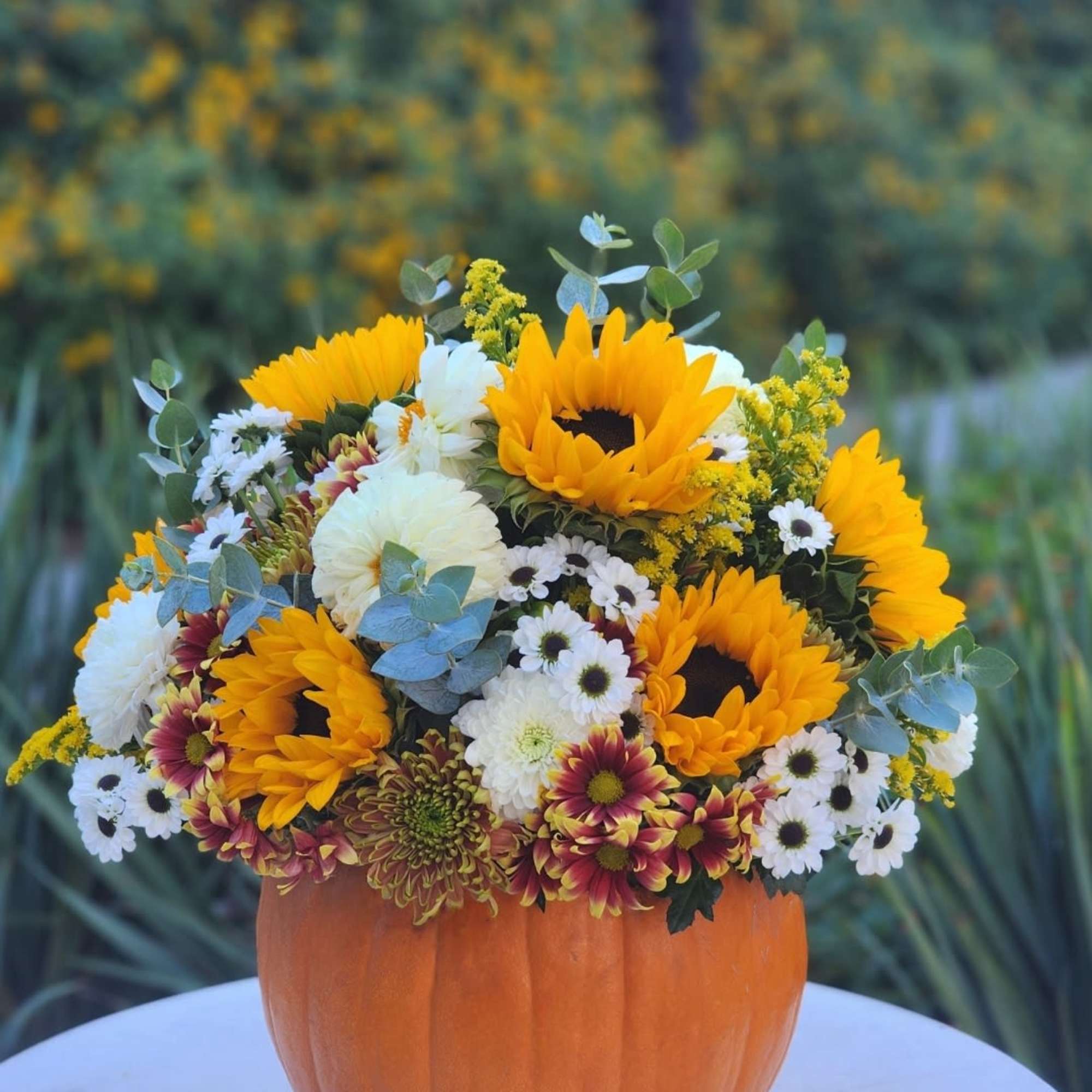 Check out this adorable pumpkin centerpiece for your Thanksgiving table or perfect