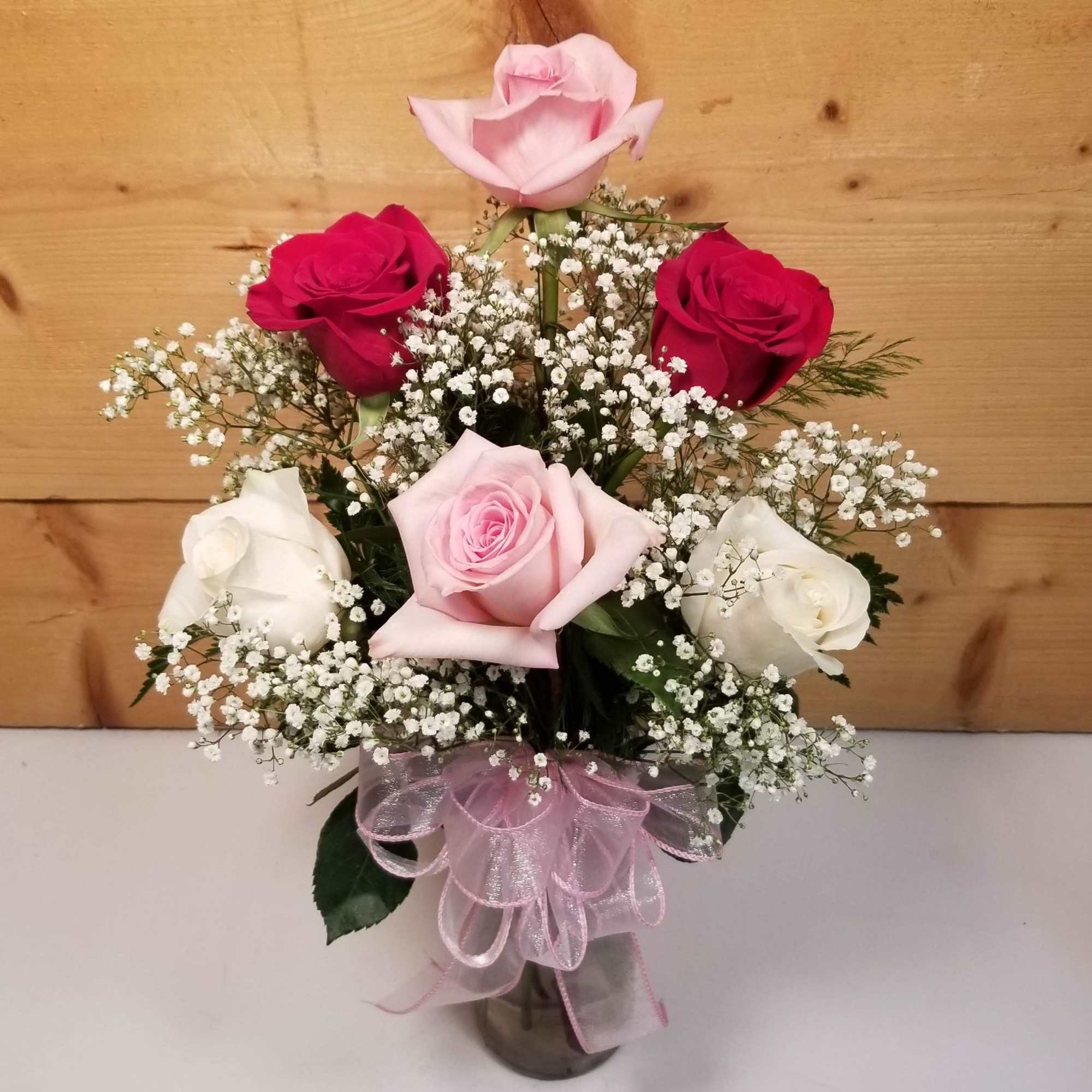 Bright and beautiful roses send a memorable message to your special someone Bright and beautiful roses send a memorable message to your special someone