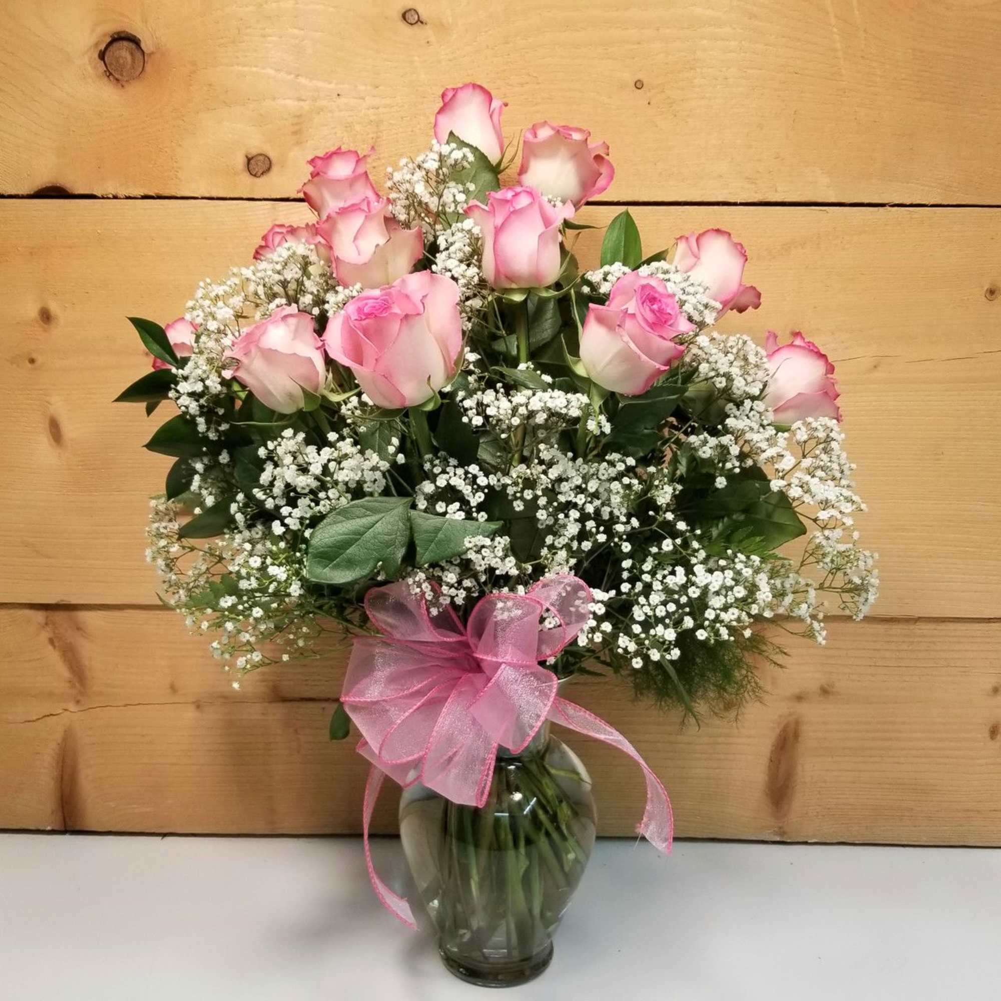 Long-stem pink roses are just the gift when you want to express Long-stem pink roses are just the gift when you want to express