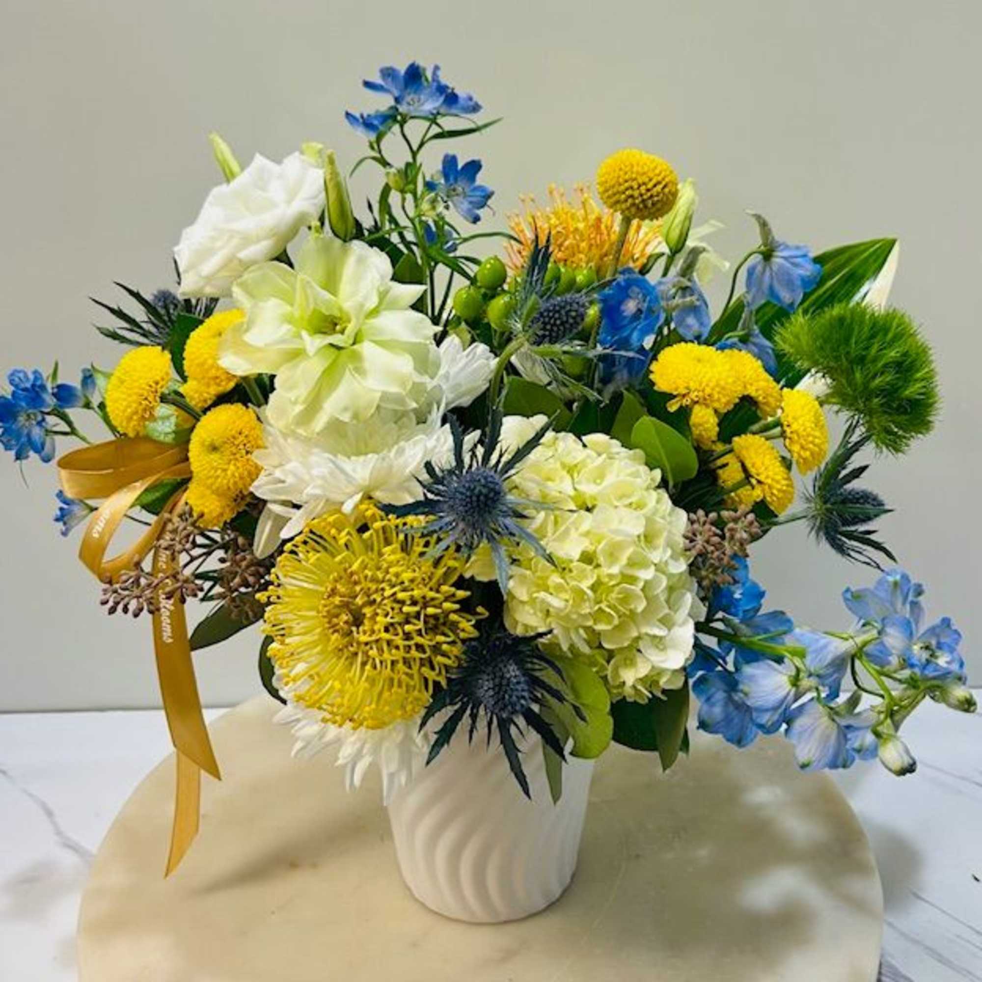 A modern blend of white, yellow, and blue blooms &mdash; effortlessly elegant