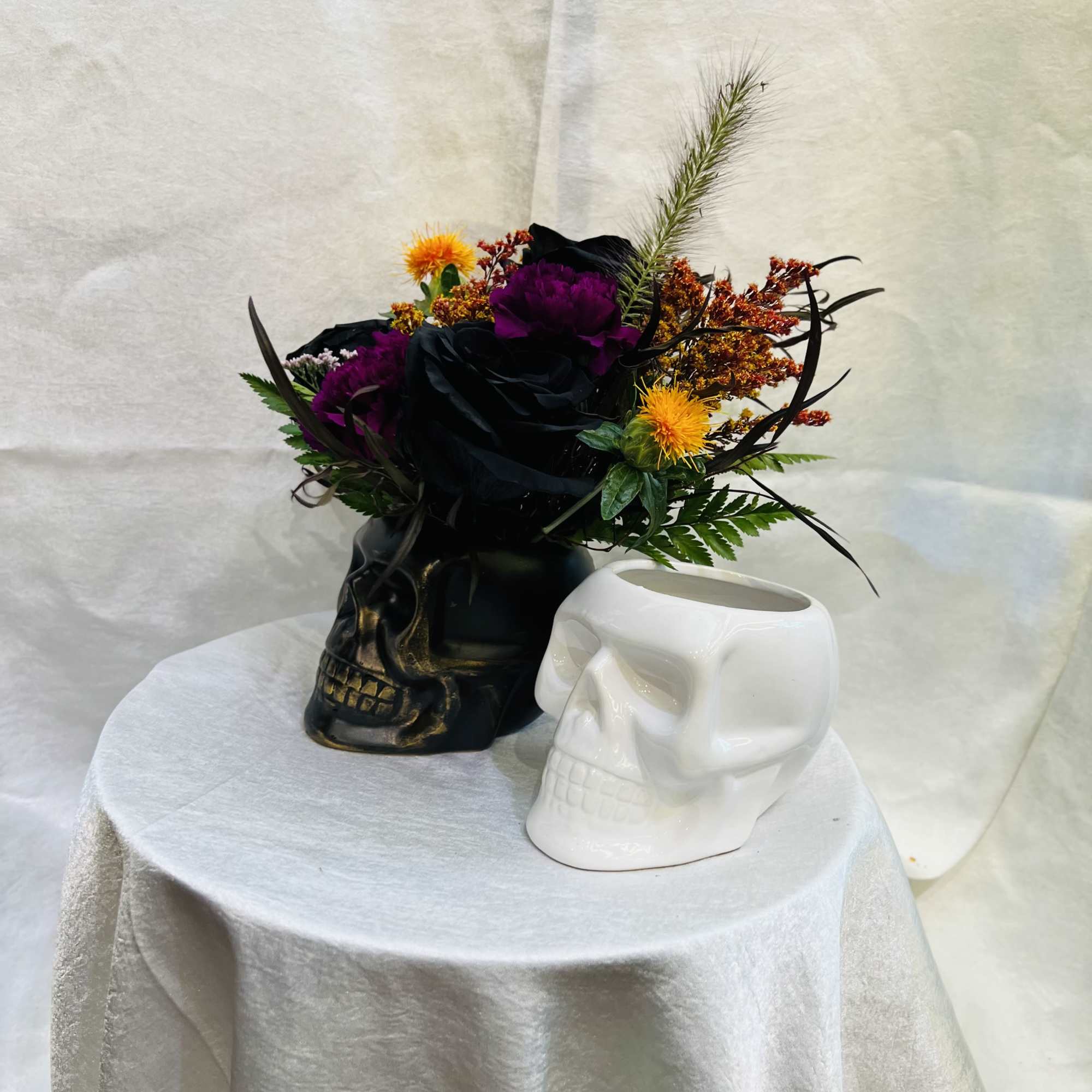 Beautiful ceramic skull container with dark color flowers.
please note in the special