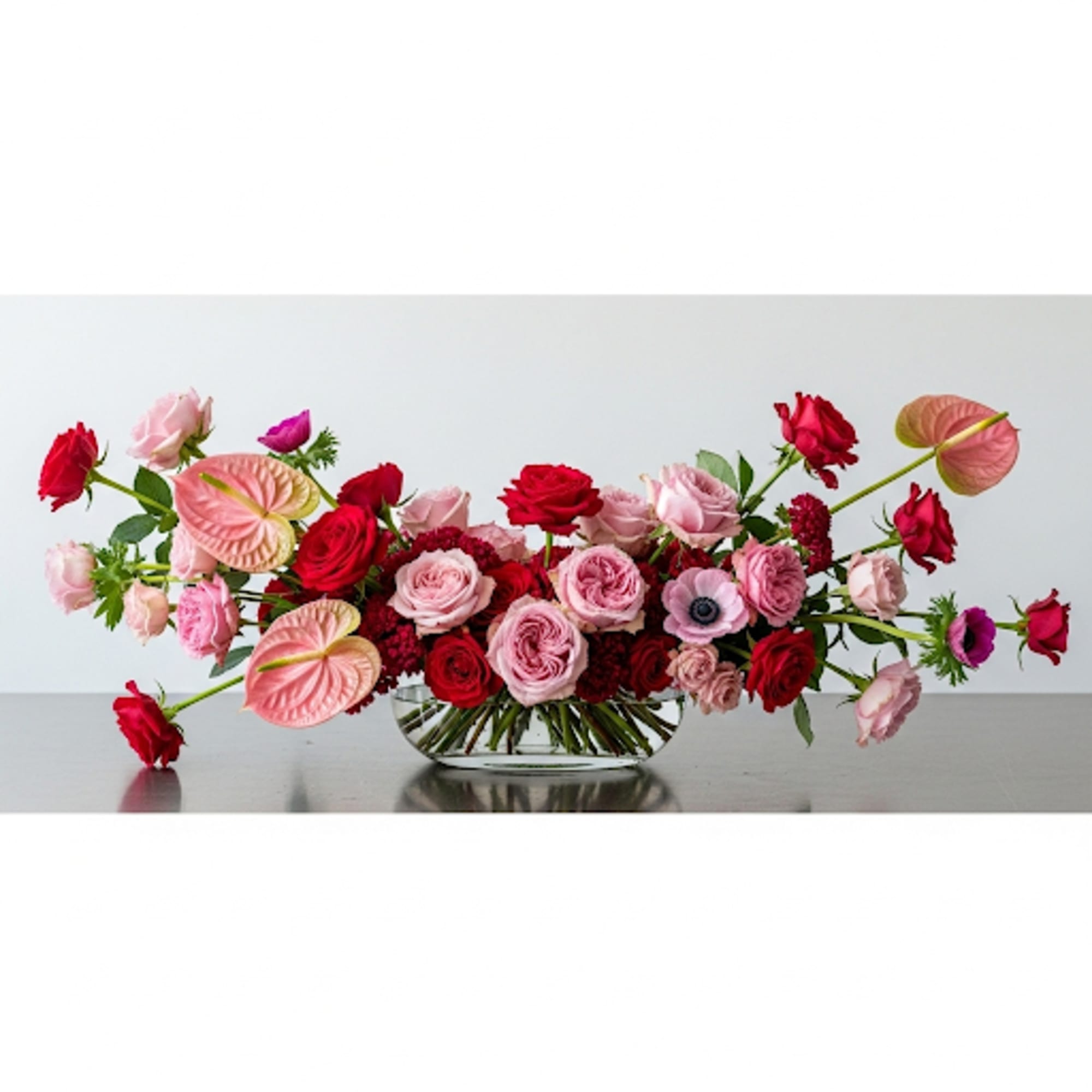 The 'Sculpted Romance' is a long and breathtaking centerpiece, a true work The 'Sculpted Romance' is a long and breathtaking centerpiece, a true work