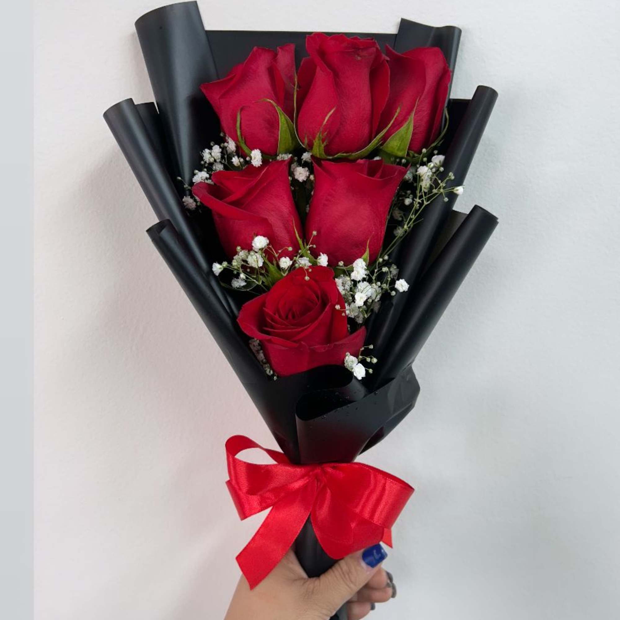 Korean style bouquet:
Elegant and minimalist, wrapped in delicate paper with fresh flowers Korean style bouquet:
Elegant and minimalist, wrapped in delicate paper with fresh flowers