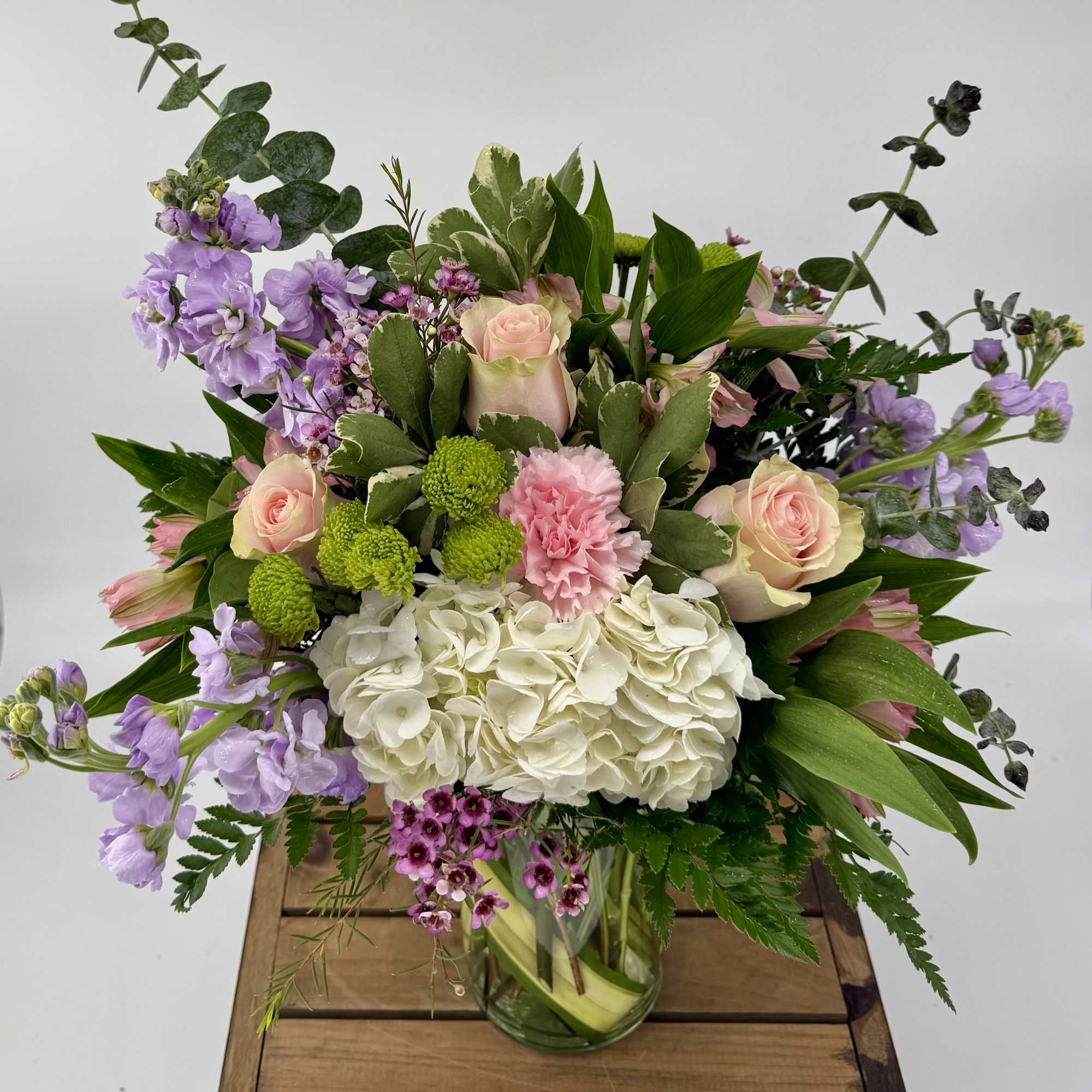This enchanting bouquet features an exquisite combination of pink roses, white hydrangeas