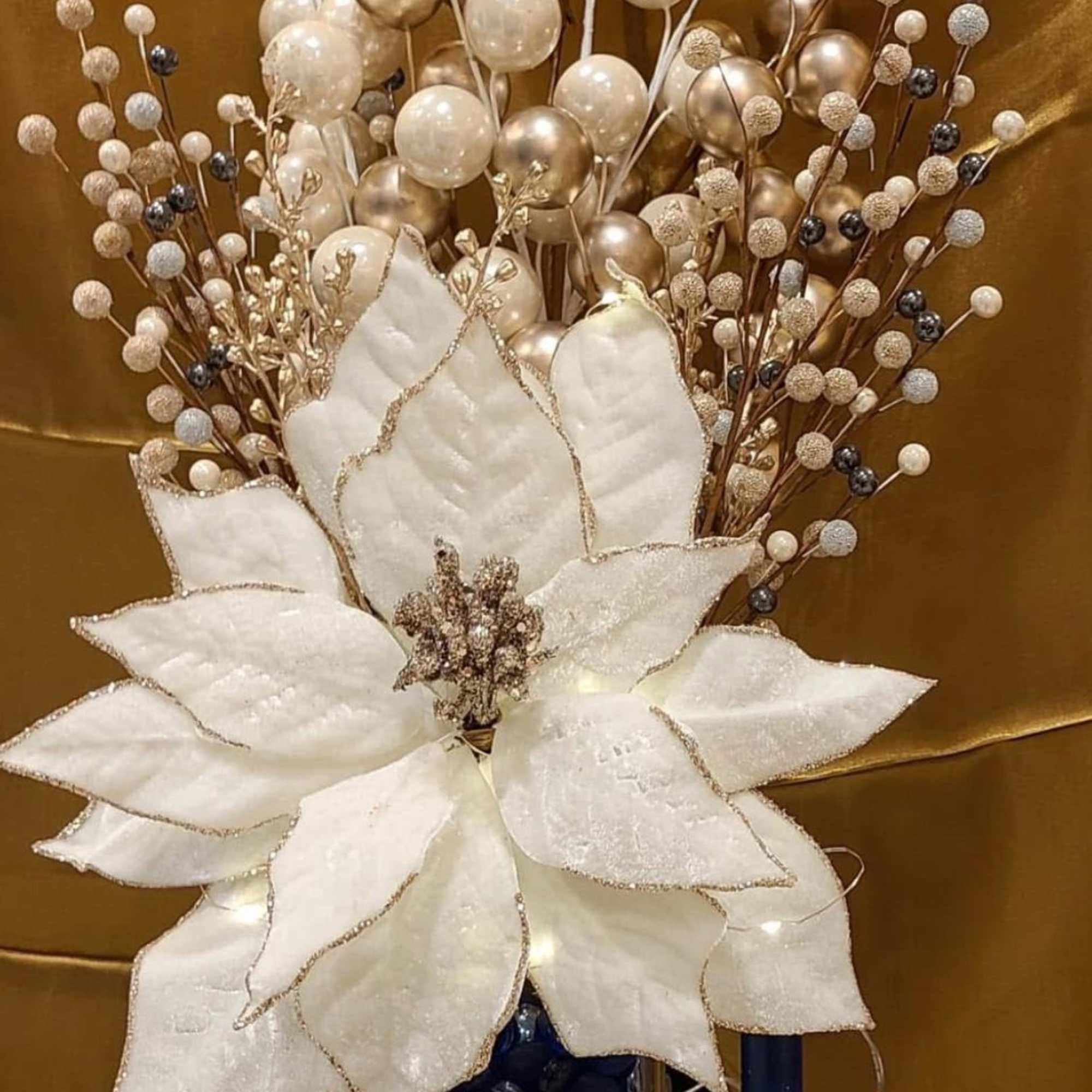 An exquisite centerpiece that captures timeless luxury and festive charm. Featuring shimmering