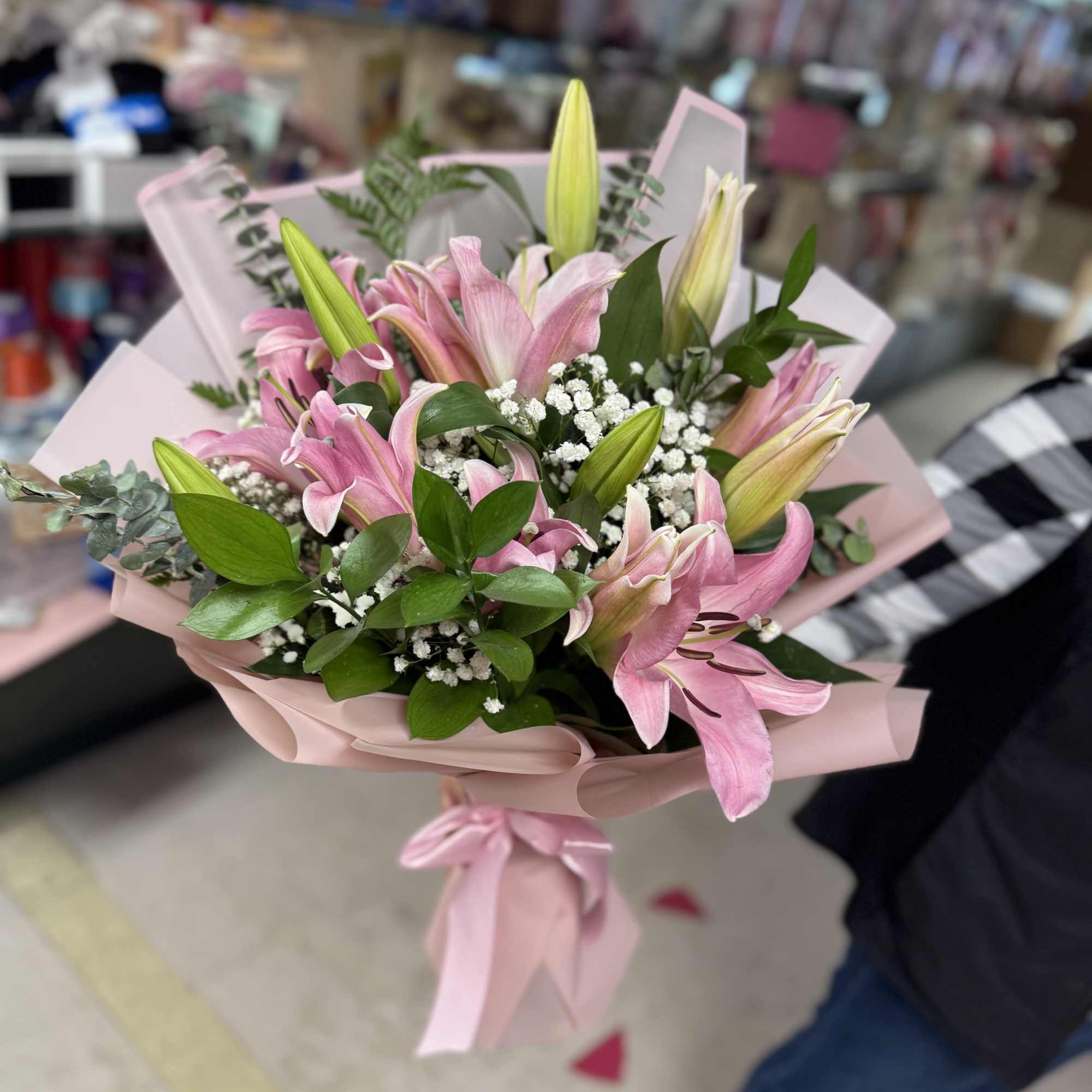 Bouquet of lilis pink or white, Fine foliages and Wrapping paper, 
Ramo