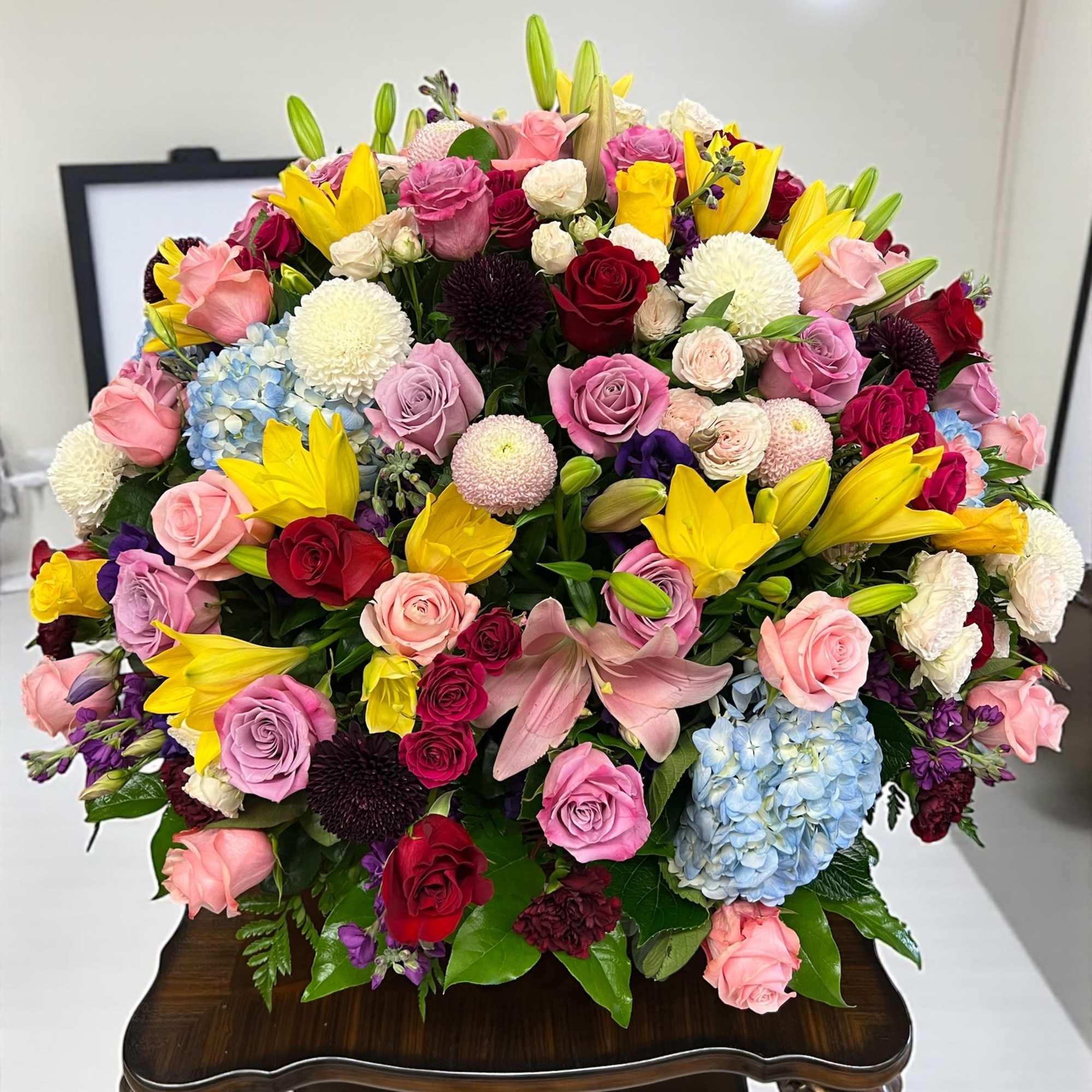  Oversized Garden Elegance Basket

A breathtaking symphony of colors and textures, this