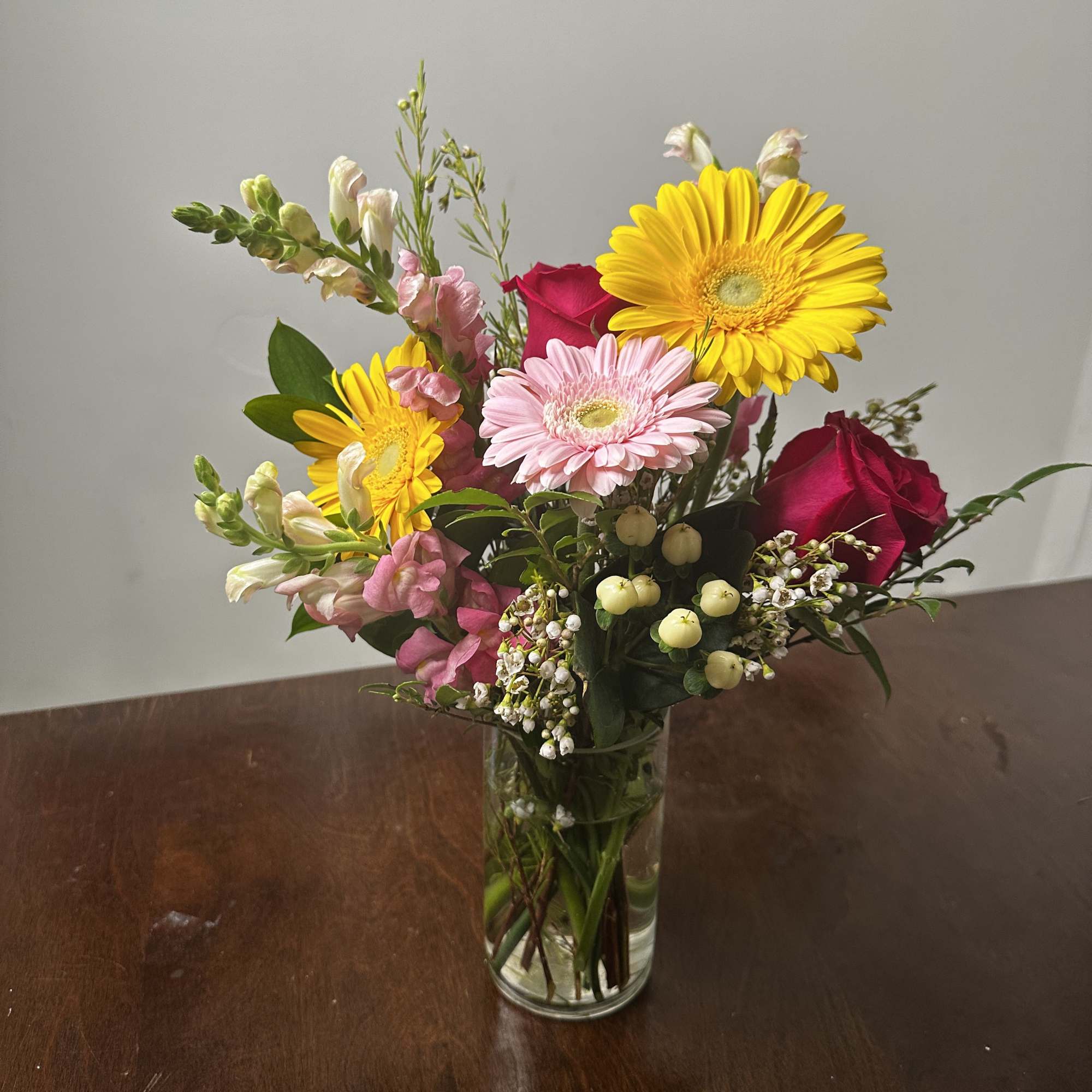 El mini arreglo de flores naturales es una combinaci&oacute;n de flores de