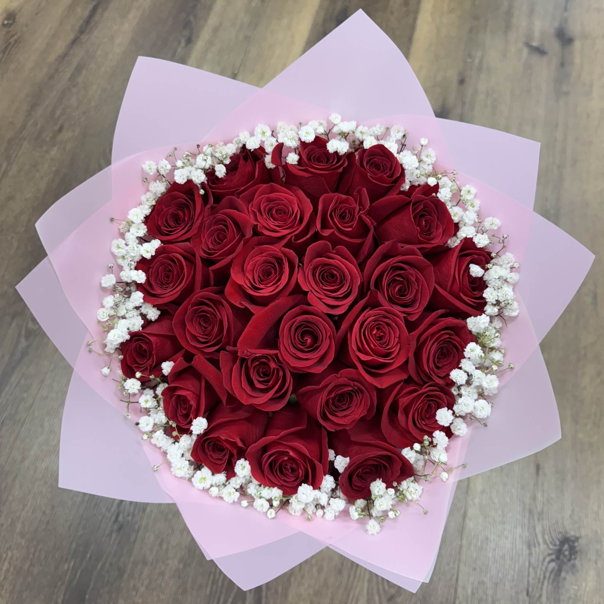 Soft, graceful, and effortlessly luxurious, the Blush Belle bouquet showcases velvety red