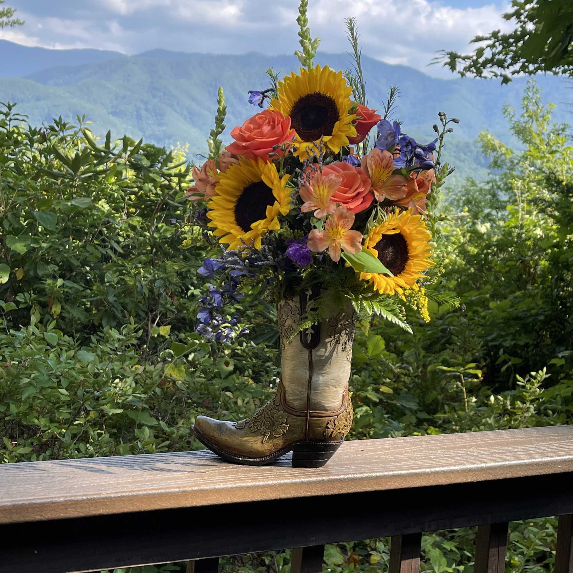 Brighten up anyone's day with our Sunflower Roses Boot. A beautiful mix Brighten up anyone's day with our Sunflower Roses Boot. A beautiful mix