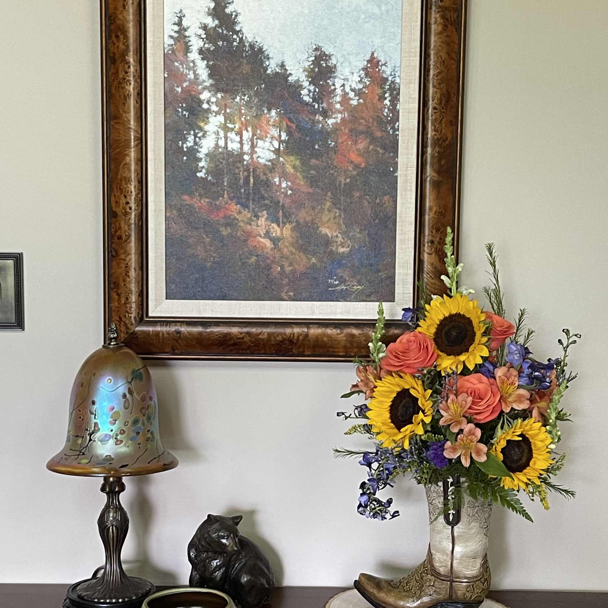 Brighten up anyone's day with our Sunflower Roses Boot. A beautiful mix Brighten up anyone's day with our Sunflower Roses Boot. A beautiful mix