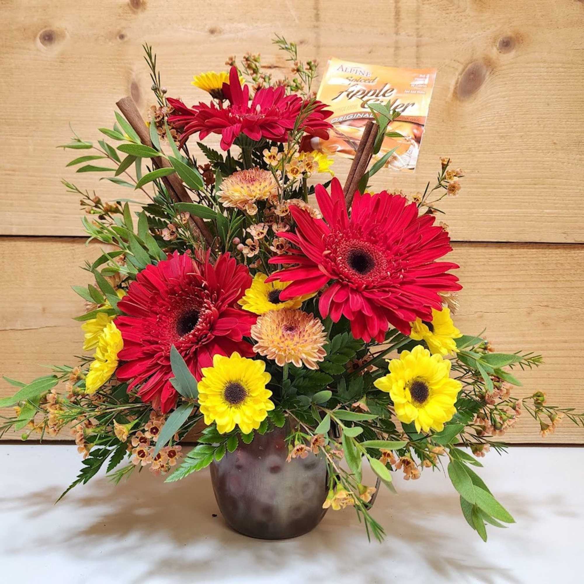 Apple Cider Spiced Mule Bouquet
Bring the cozy comfort of autumn into bloom Apple Cider Spiced Mule Bouquet
Bring the cozy comfort of autumn into bloom