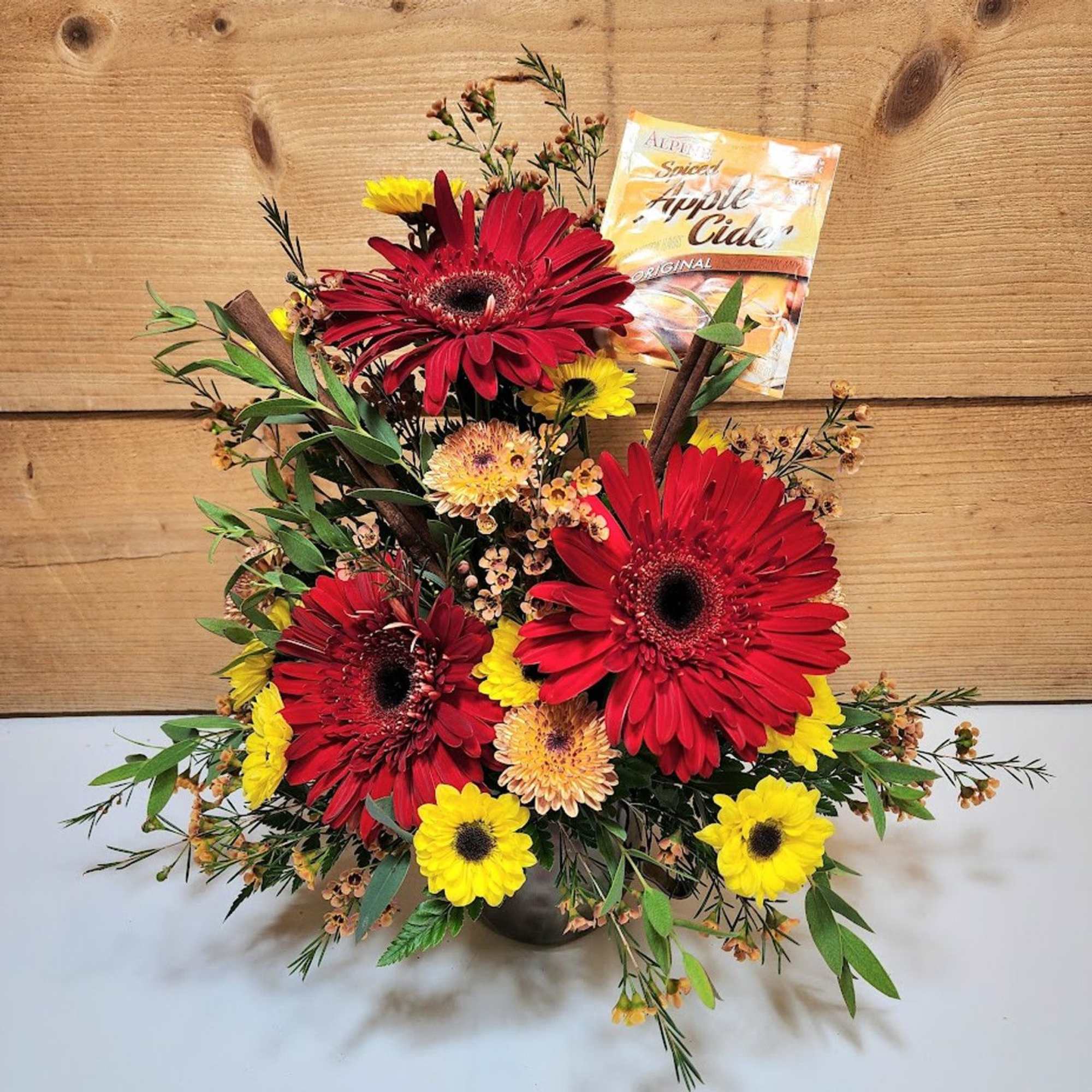 Apple Cider Spiced Mule Bouquet
Bring the cozy comfort of autumn into bloom Apple Cider Spiced Mule Bouquet
Bring the cozy comfort of autumn into bloom