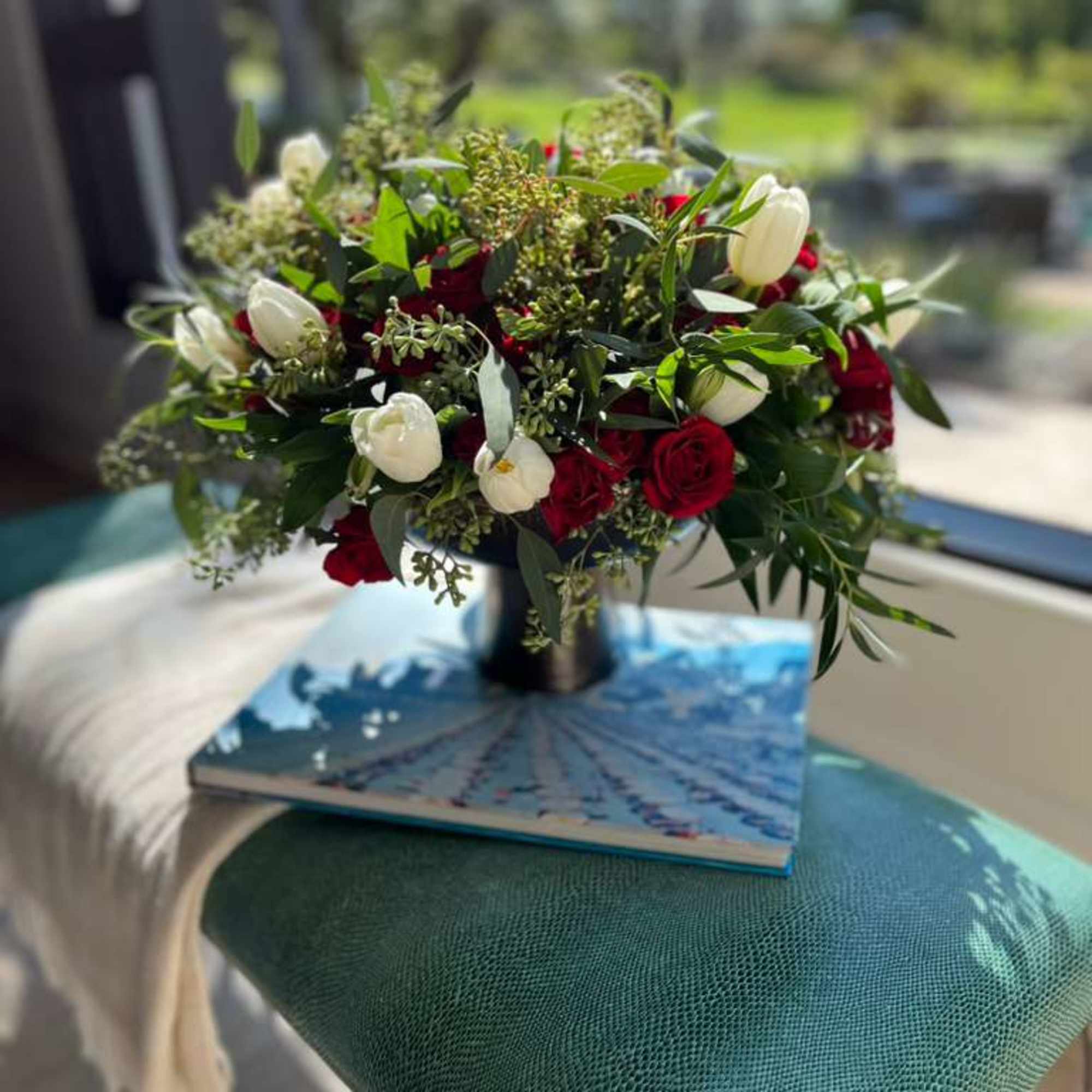 A delicate centerpiece that combines the elegance of roses with the freshness