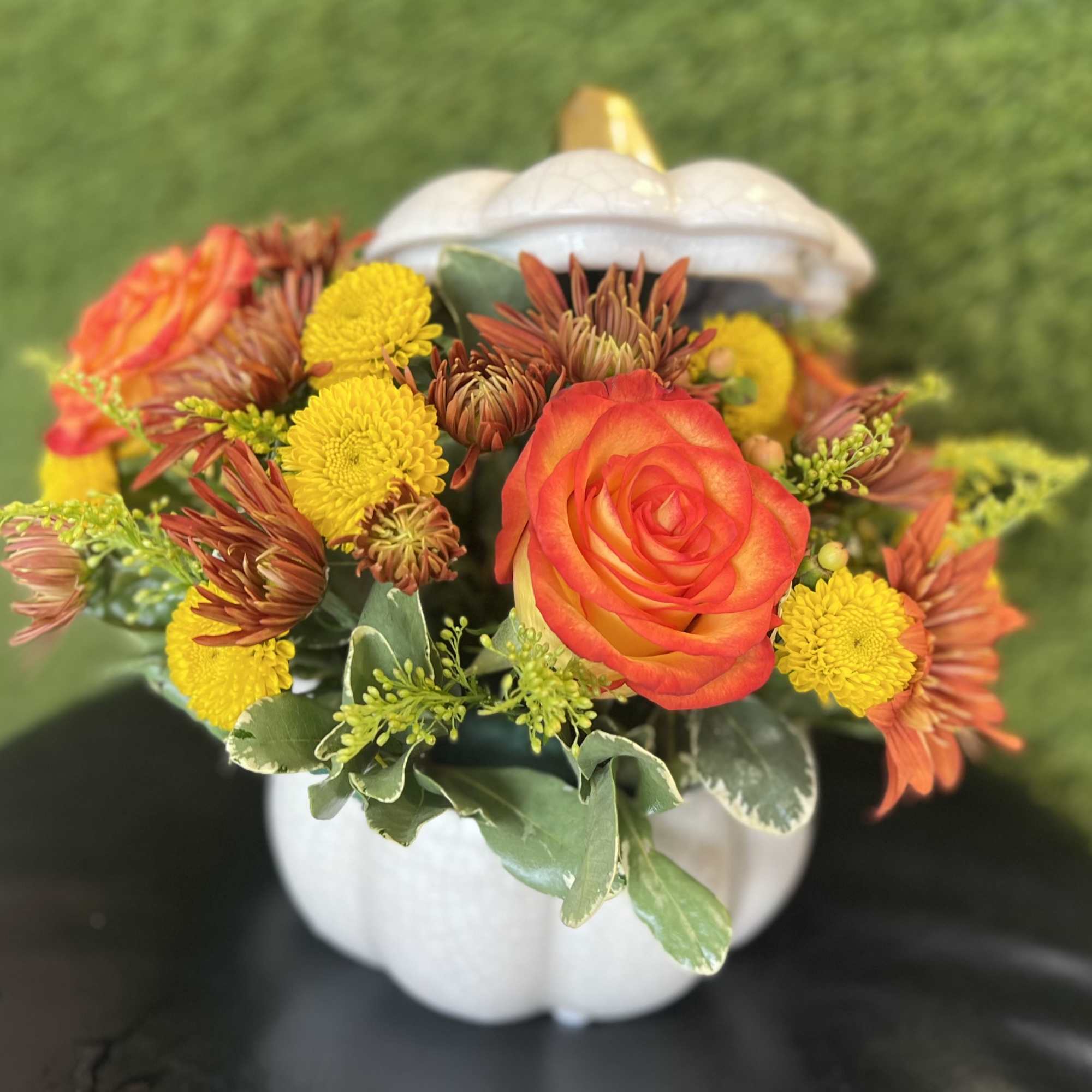 Crackle white ceramic pumpkin. (Cookie jar) with Orange Roses,
Solidago, Button Pom Yellow Crackle white ceramic pumpkin. (Cookie jar) with Orange Roses,
Solidago, Button Pom Yellow