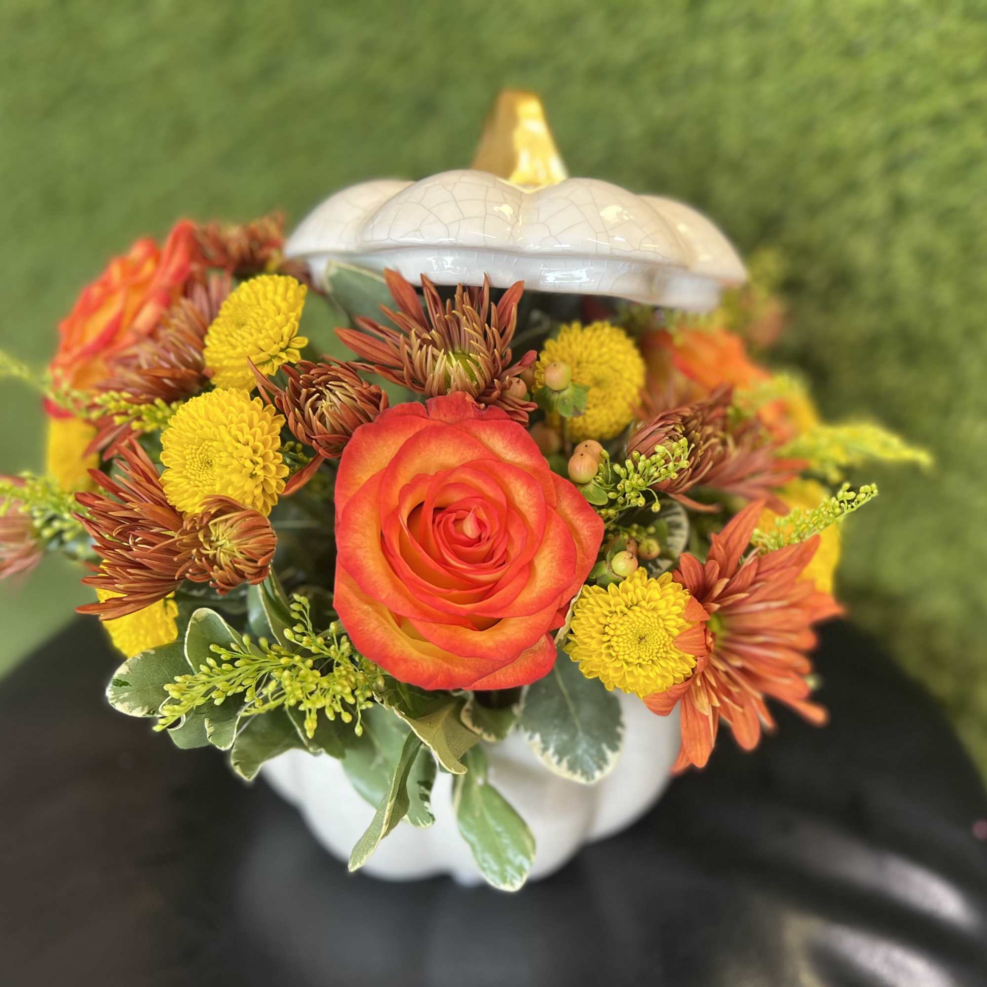 Crackle white ceramic pumpkin. (Cookie jar) with Orange Roses,
Solidago, Button Pom Yellow Crackle white ceramic pumpkin. (Cookie jar) with Orange Roses,
Solidago, Button Pom Yellow