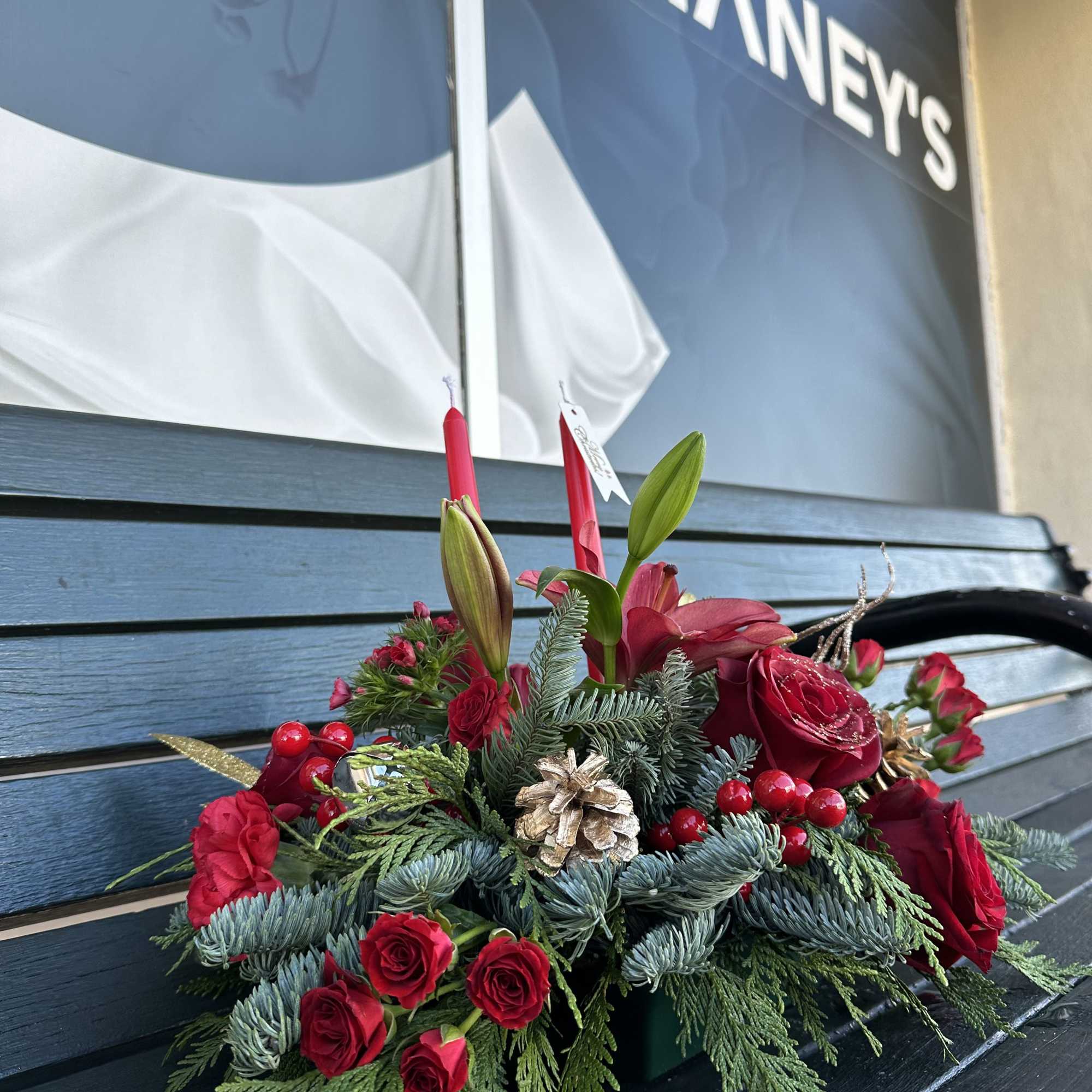 Exceptional fresh cut Christmas design! An exclusive gift and very stylish seasonal