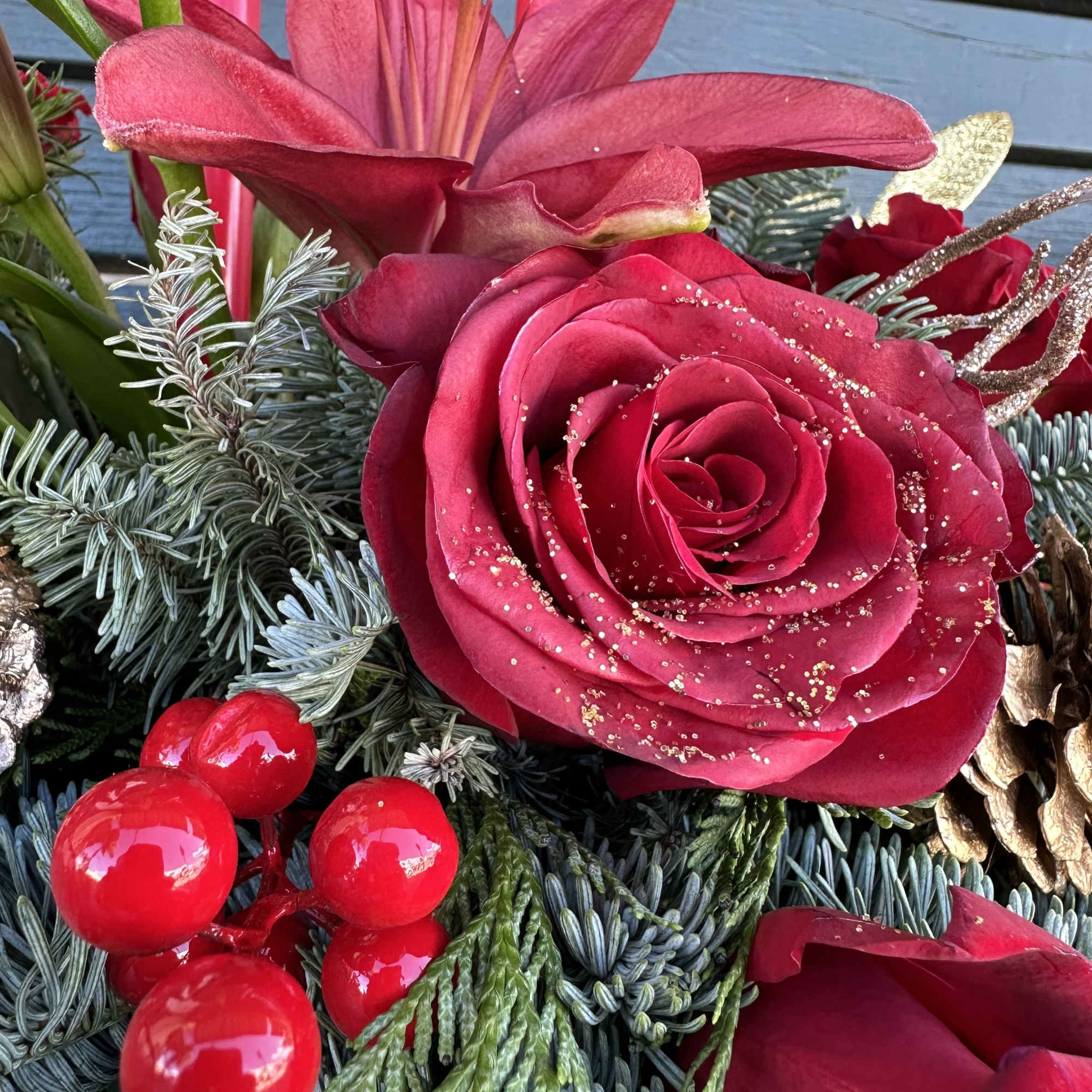 Exceptional fresh cut Christmas design! An exclusive gift and very stylish seasonal