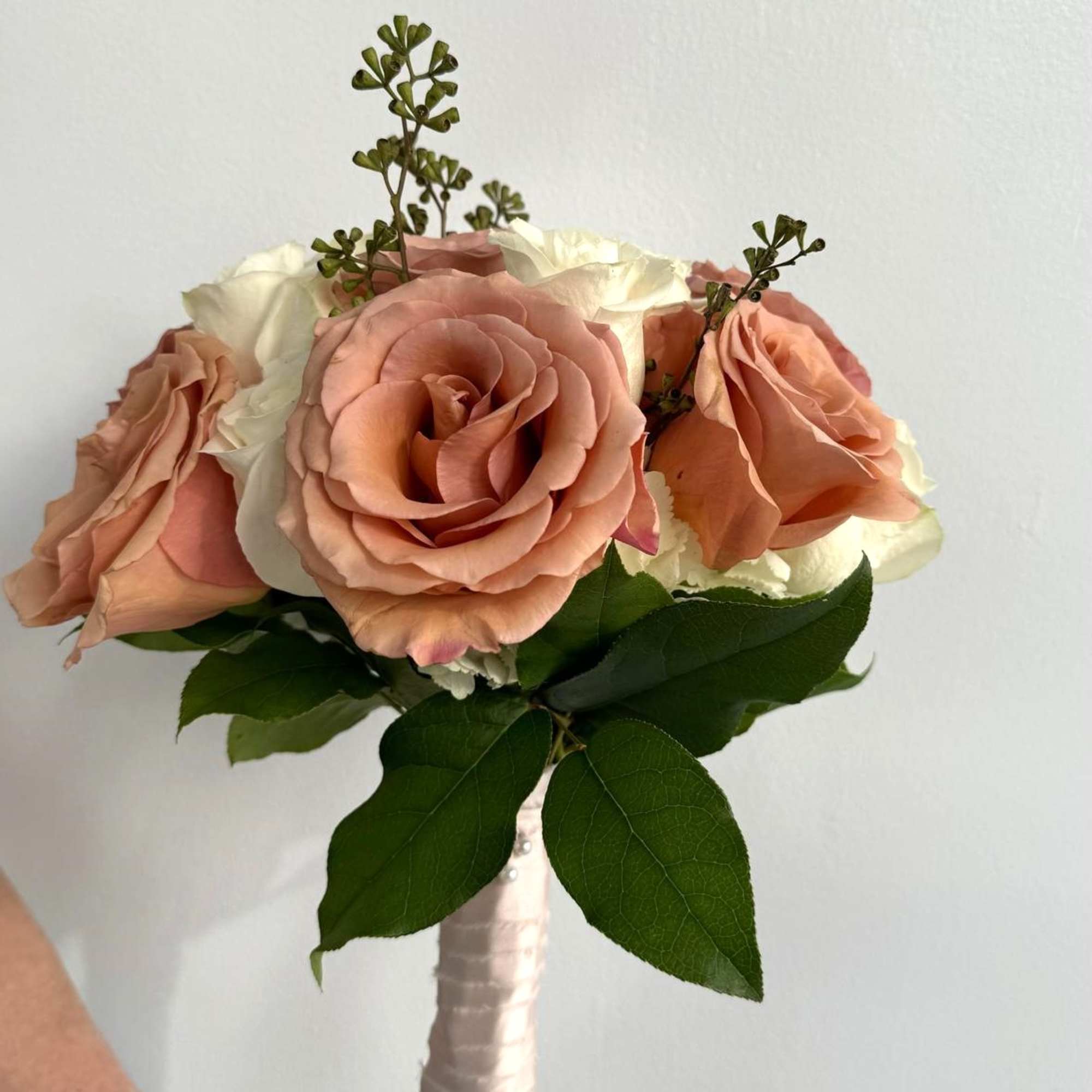 The bridal bouquet is one of the accessories that you cannot miss