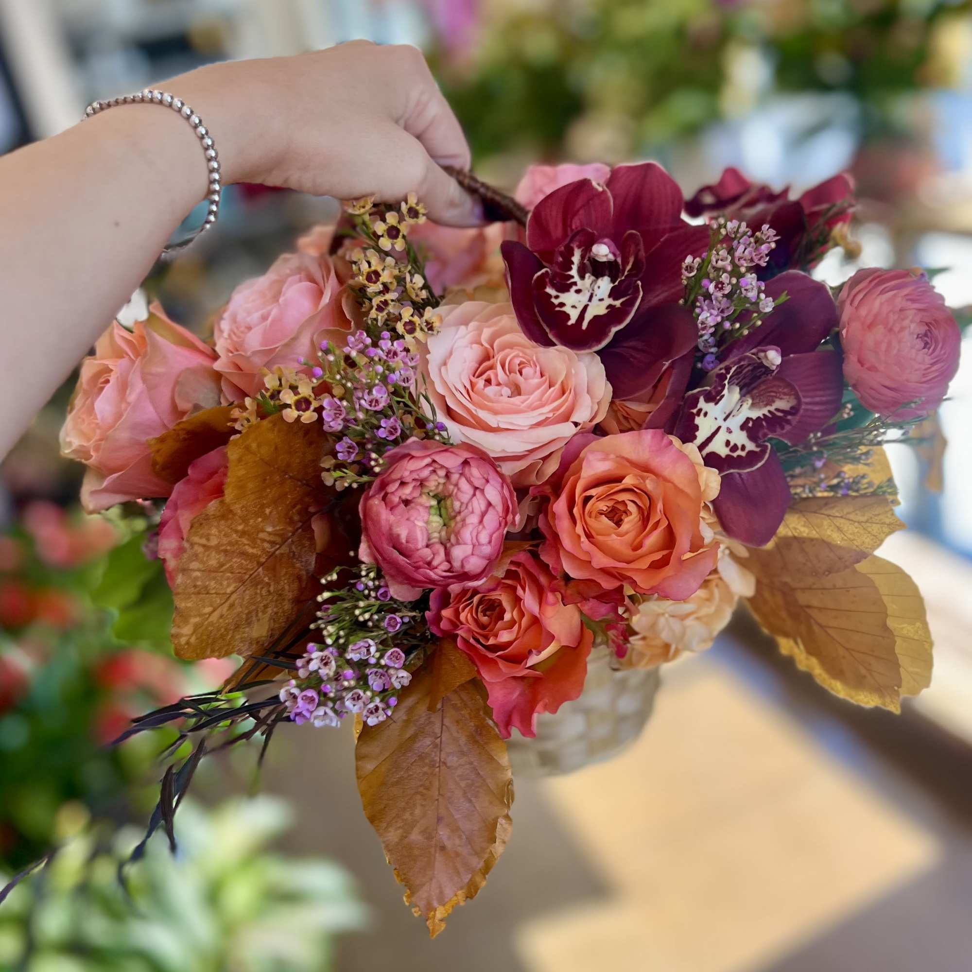 Flowers: free spirit roses, orange ranunculus, kahala garden roses, copper beech tuscan Flowers: free spirit roses, orange ranunculus, kahala garden roses, copper beech tuscan