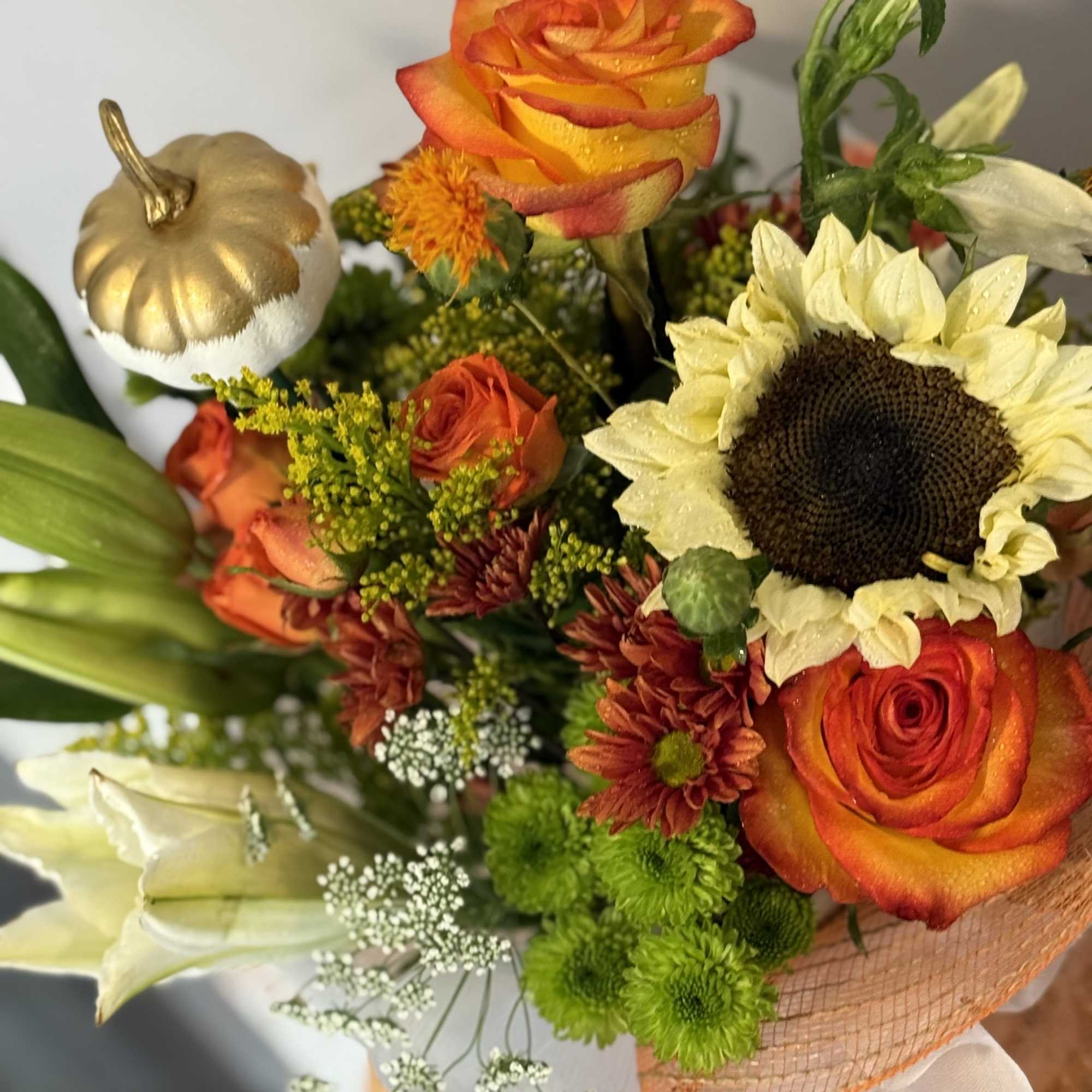 Sunflowers,queen Ann&rsquo;s ,roses and fillers