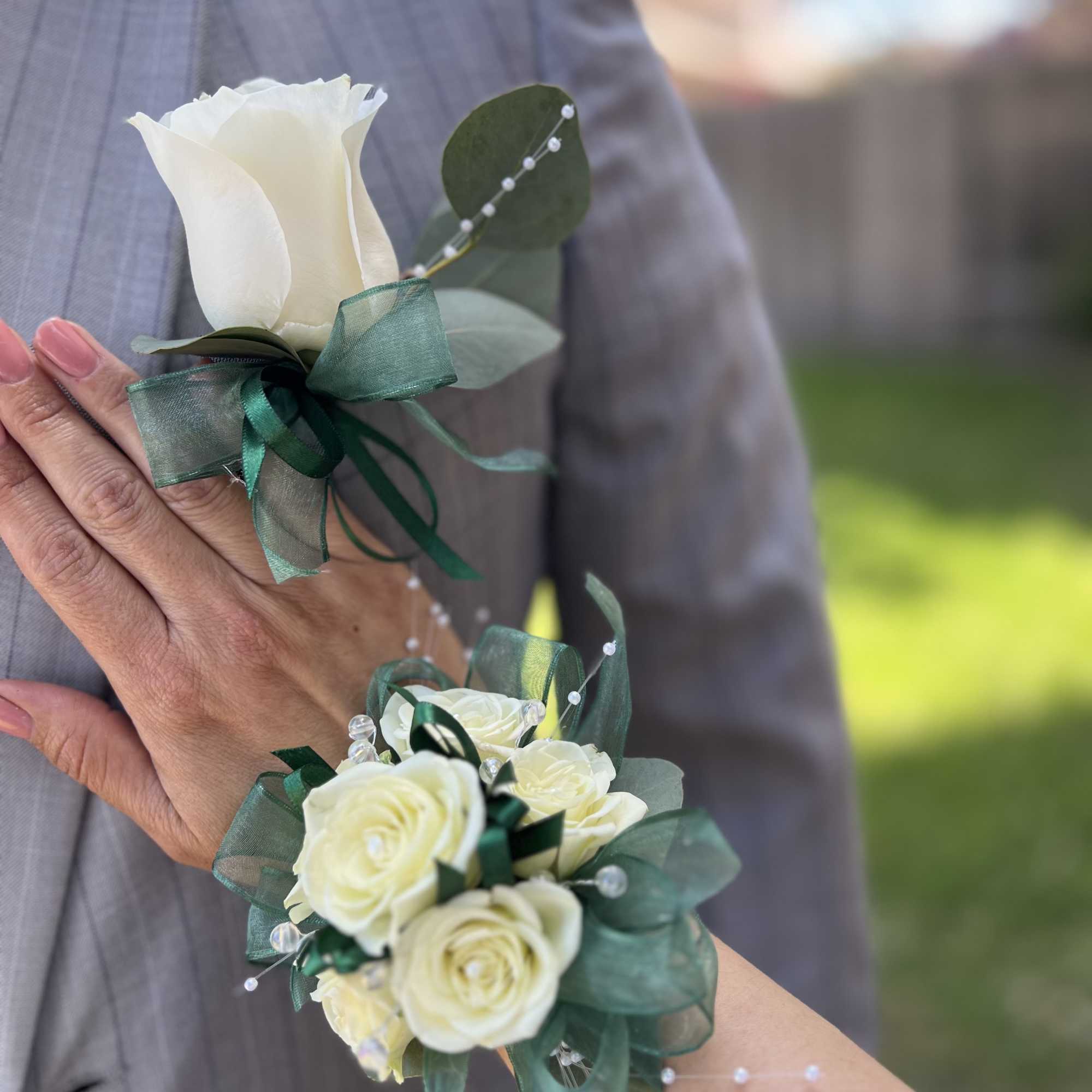 Elegant Graduation Accessory. Celebrate graduation in style with this beautifully coordinated green