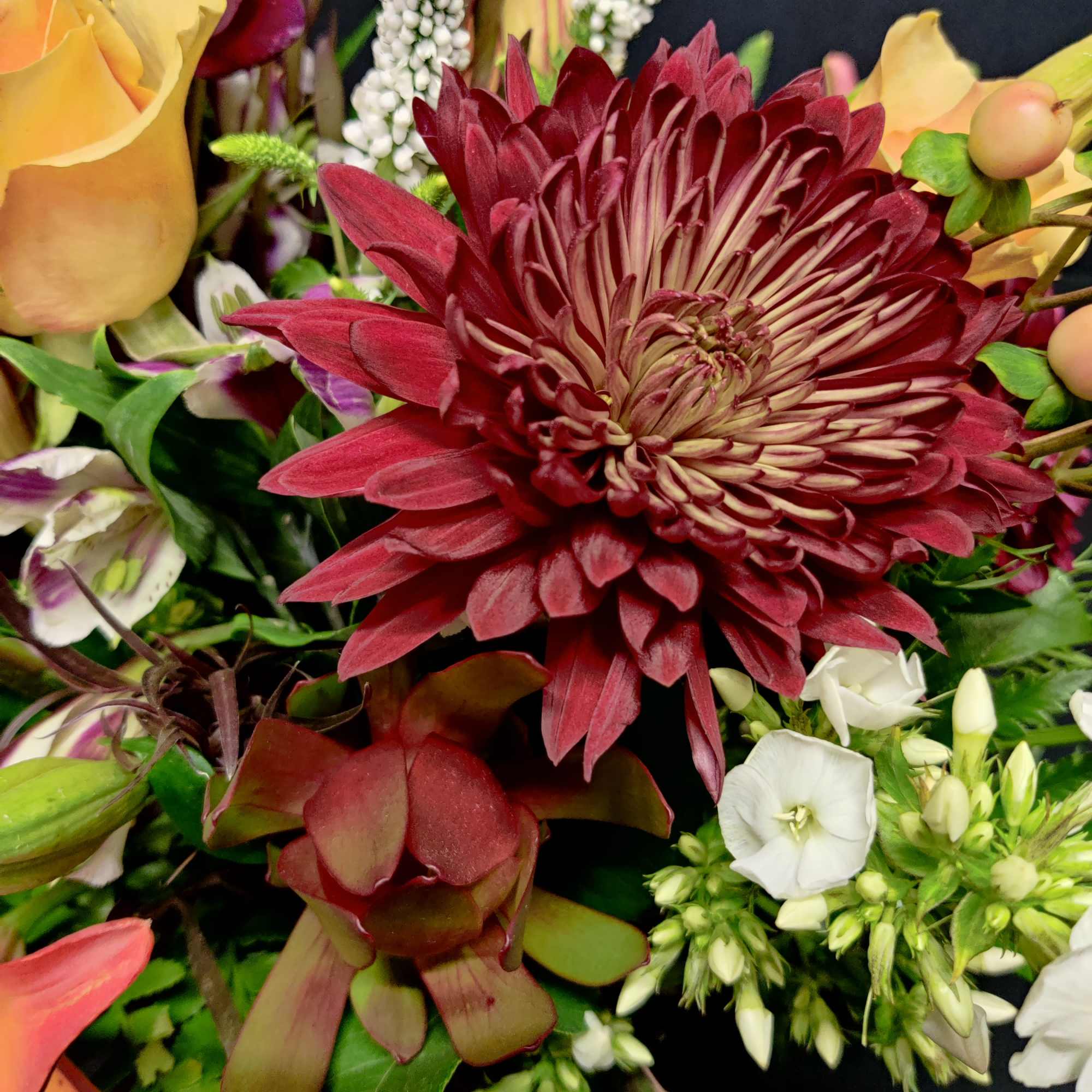 Centerpiece faces all directions. Exact colors and flowers will vary. Premium dahlia