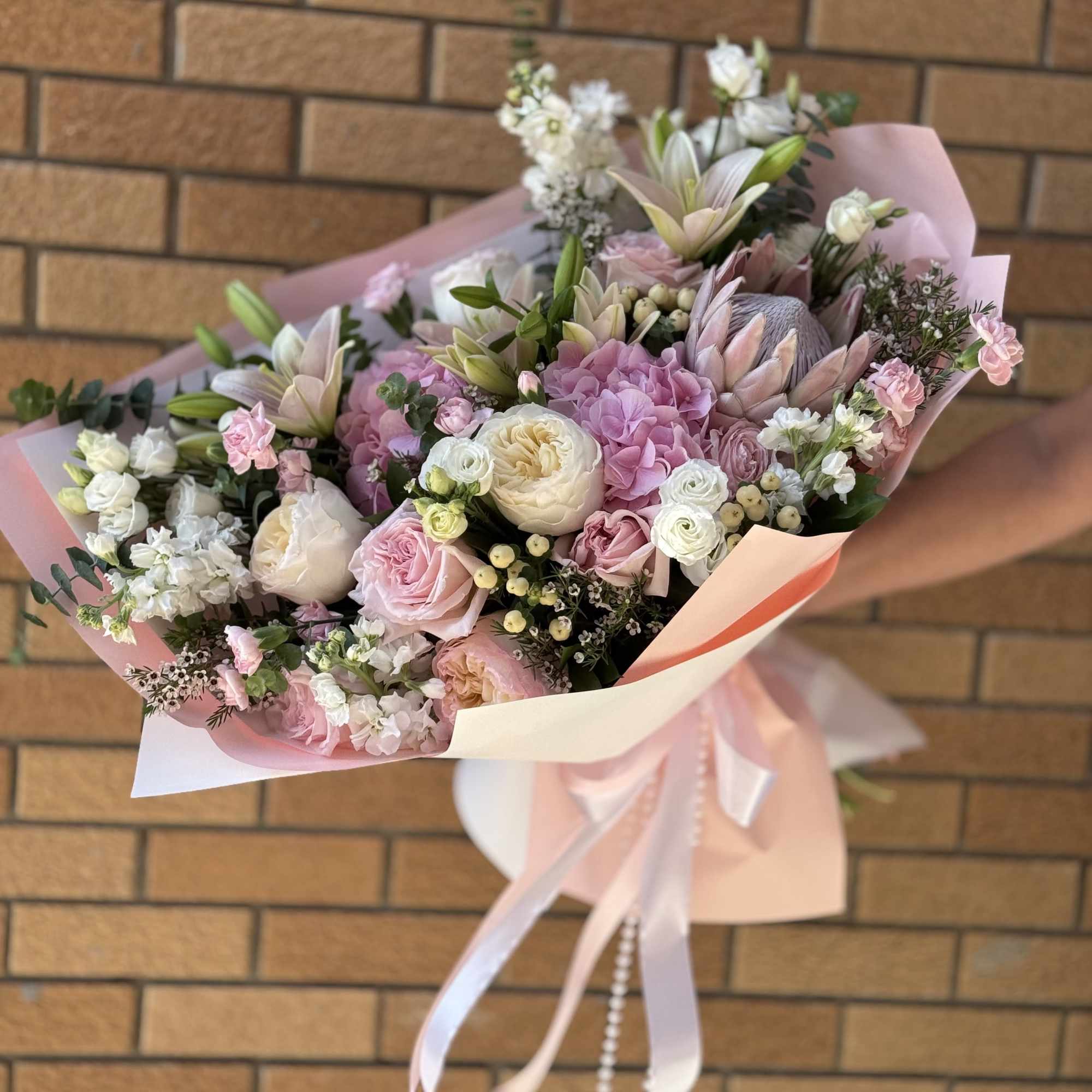 The photo shows the deluxe  size.